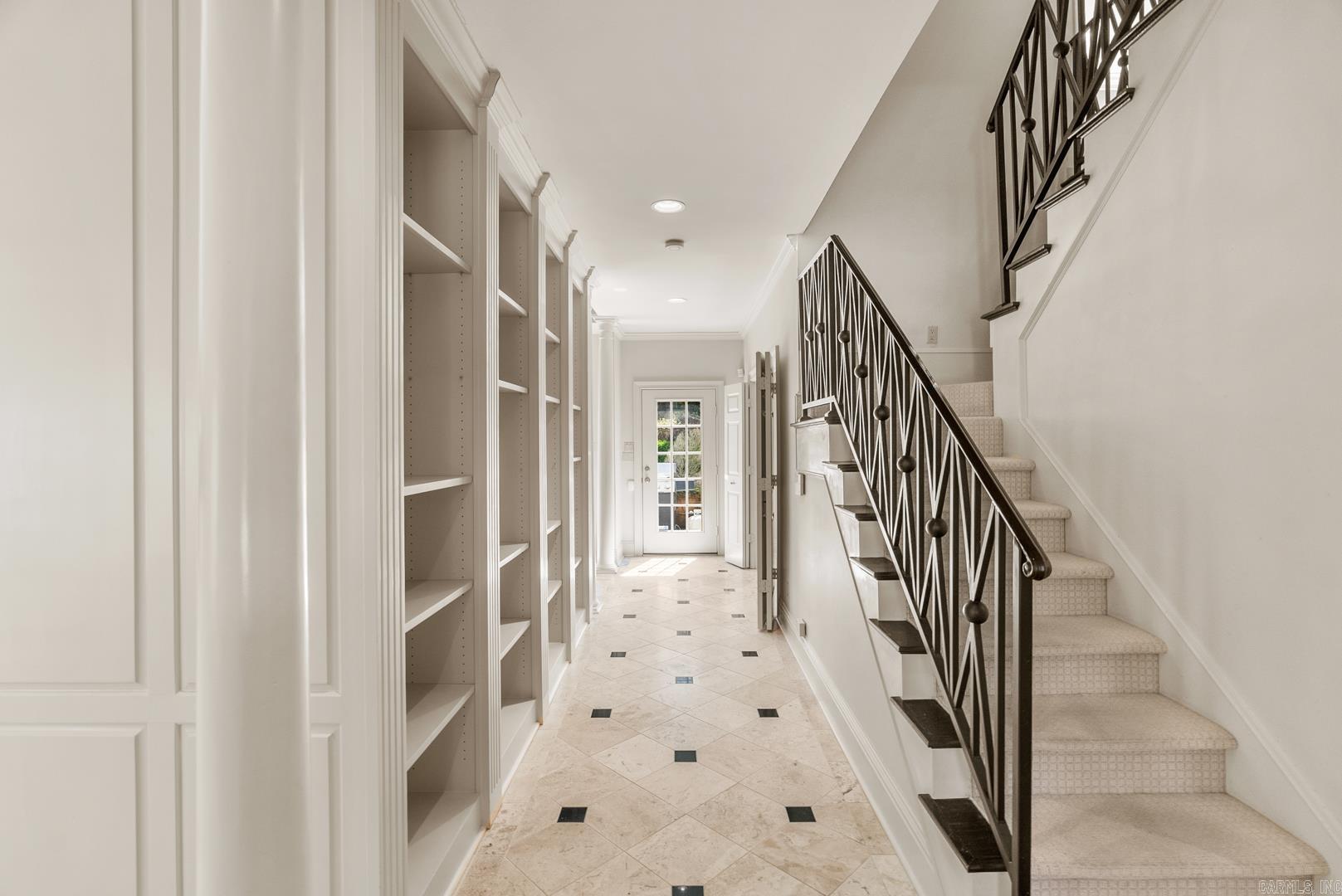 PINE MANOR - Residential