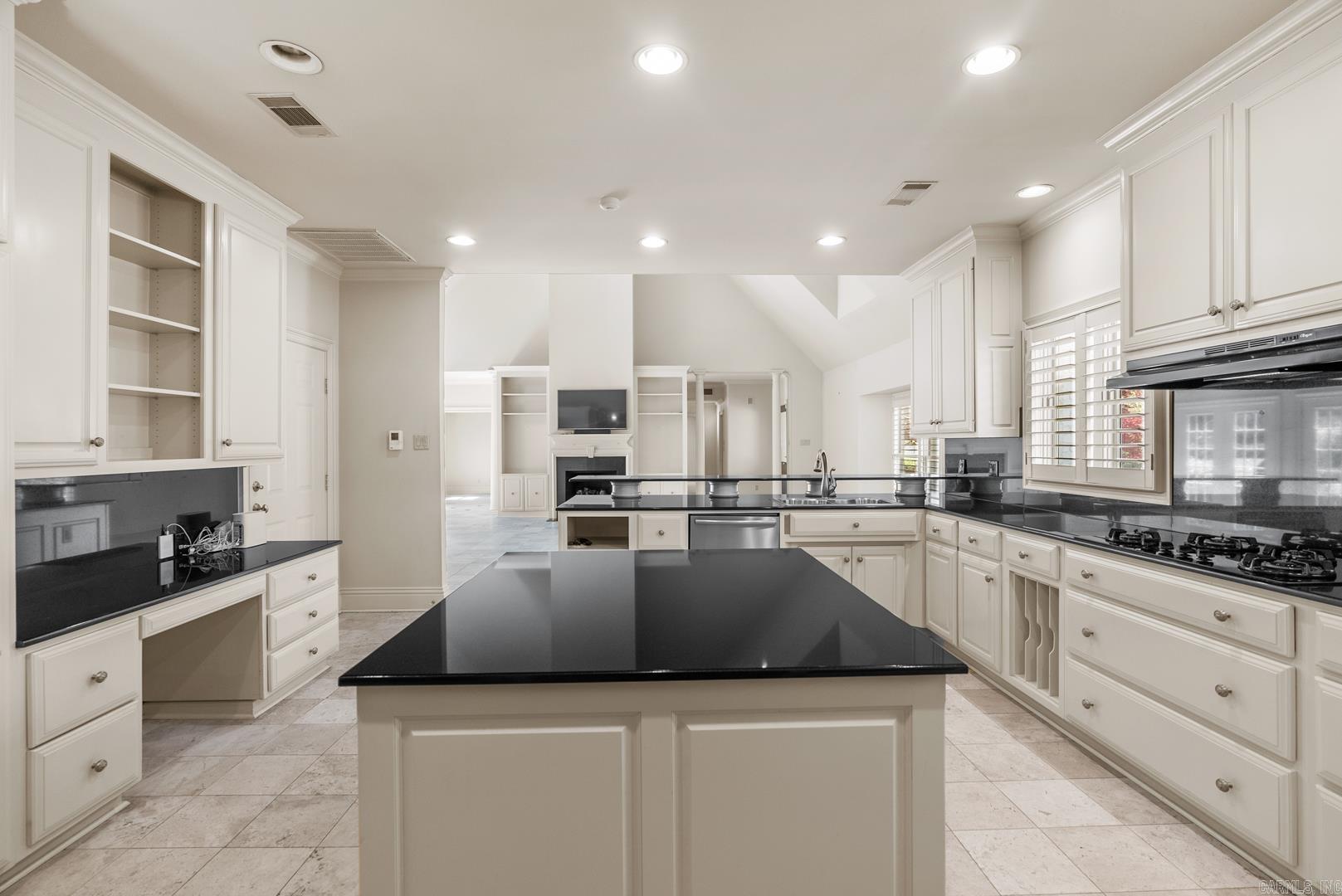 PINE MANOR - Residential