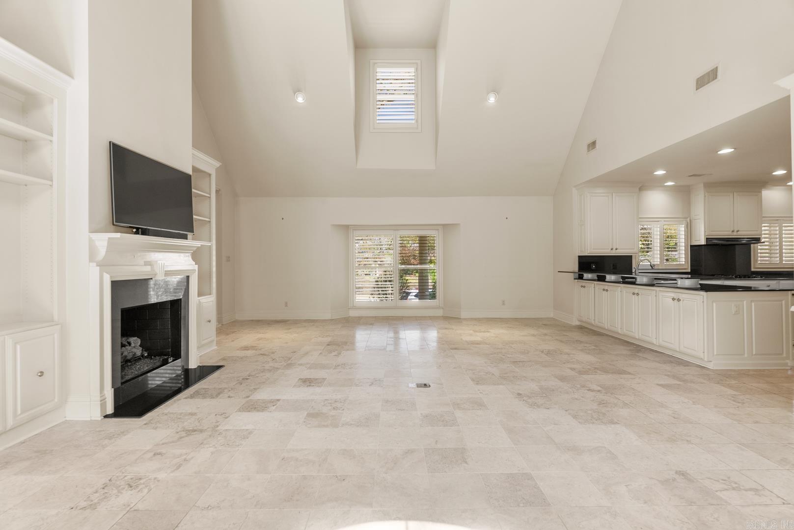 PINE MANOR - Residential