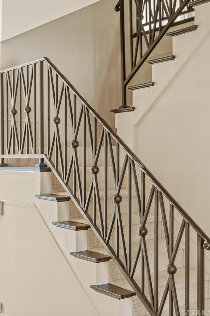 PINE MANOR - Residential