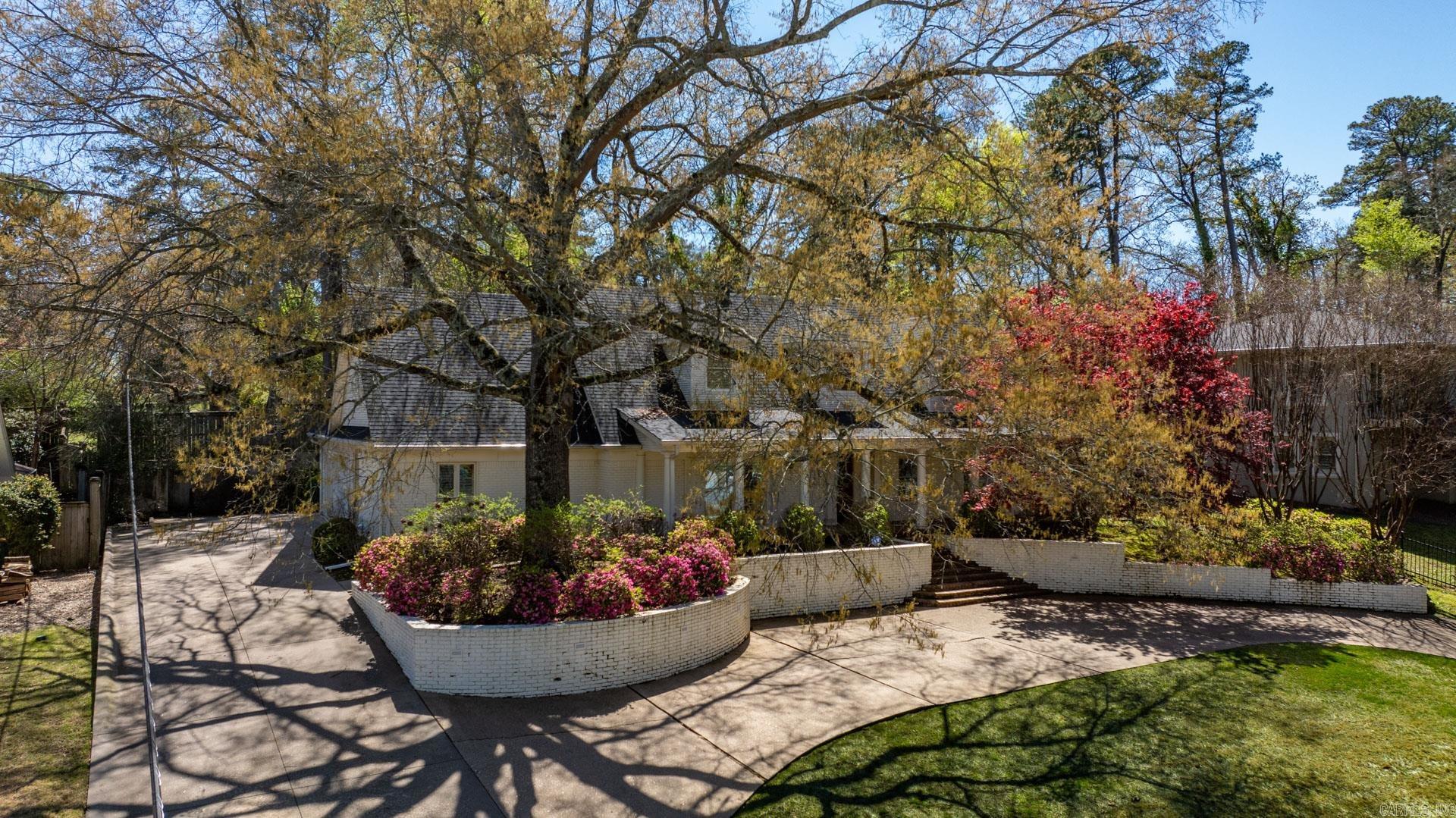 PINE MANOR - Residential