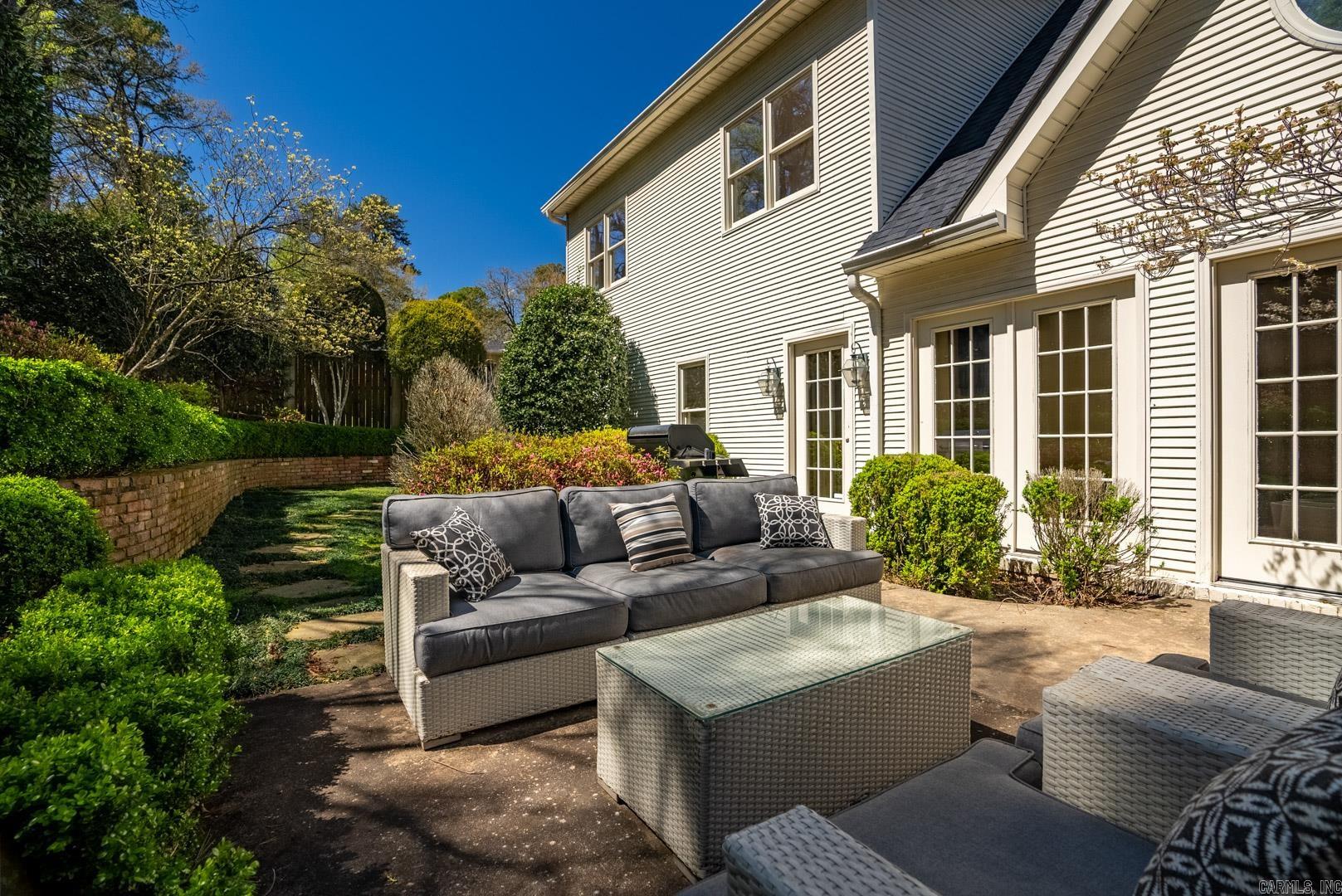 PINE MANOR - Residential