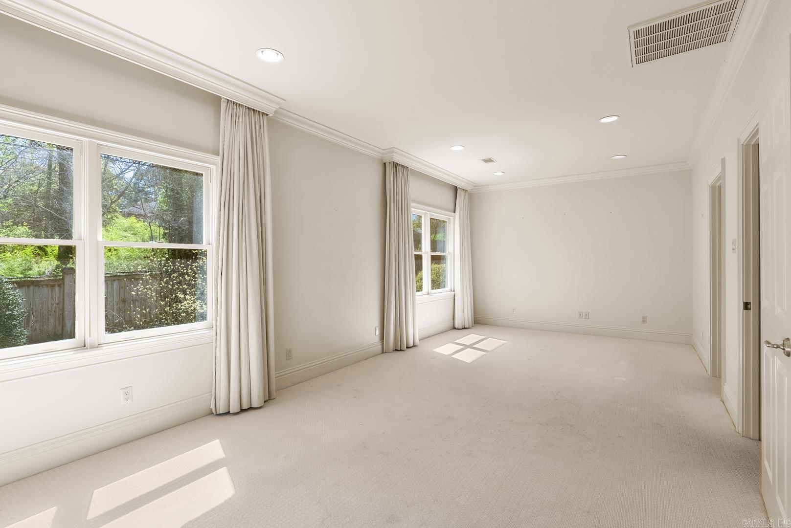 PINE MANOR - Residential