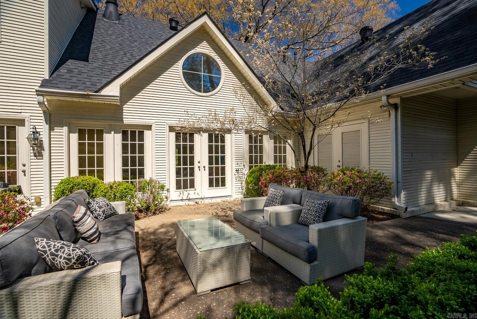 PINE MANOR - Residential