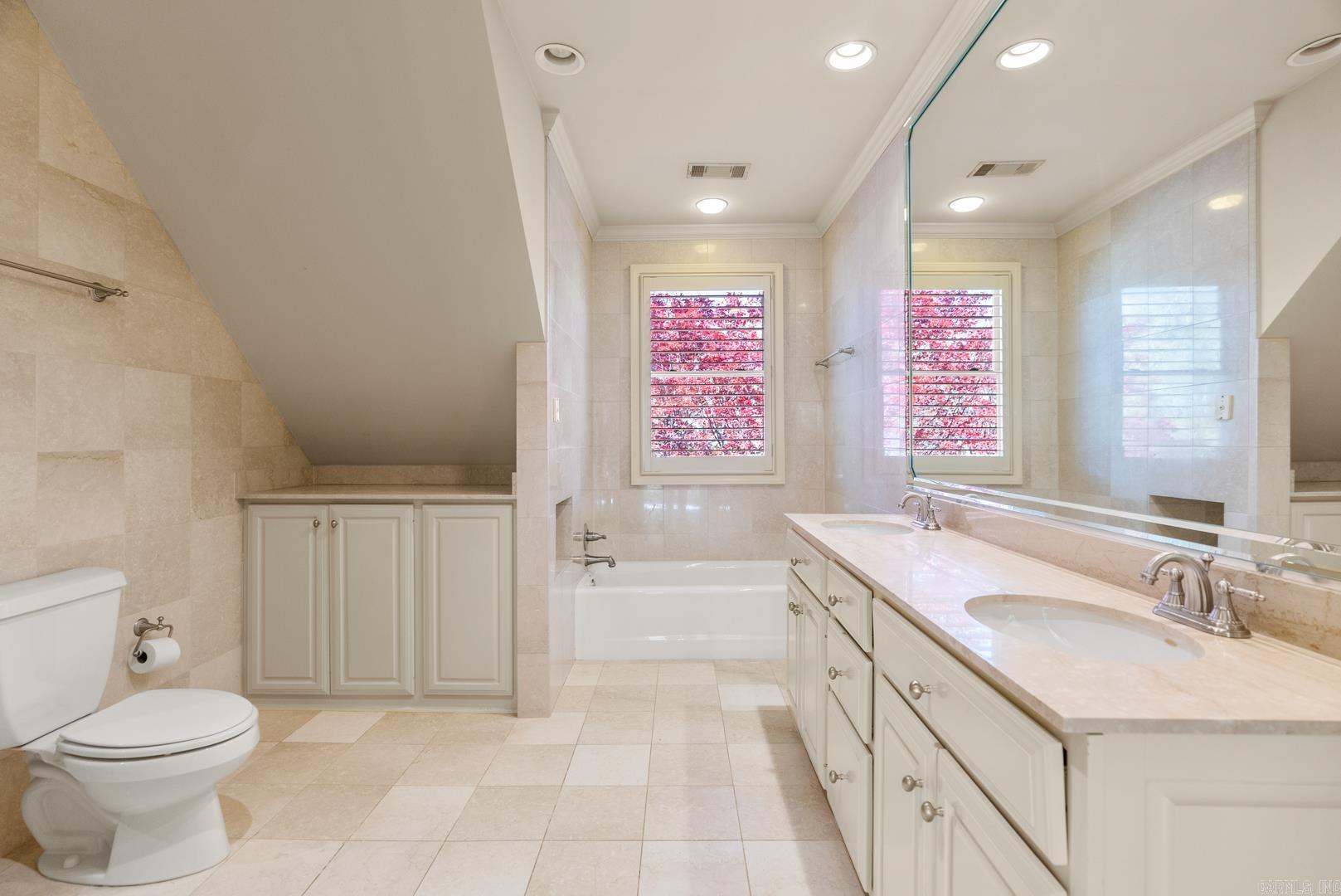 PINE MANOR - Residential