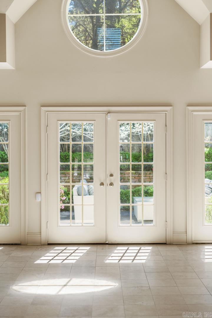 PINE MANOR - Residential