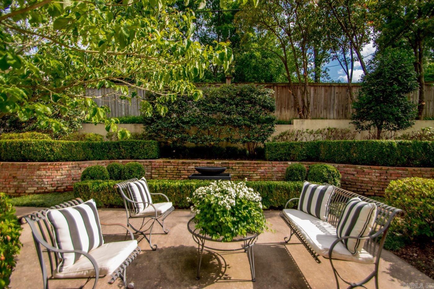 PINE MANOR - Residential