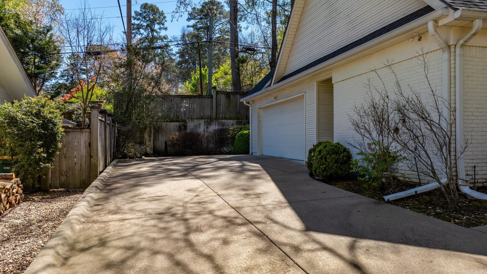 PINE MANOR - Residential