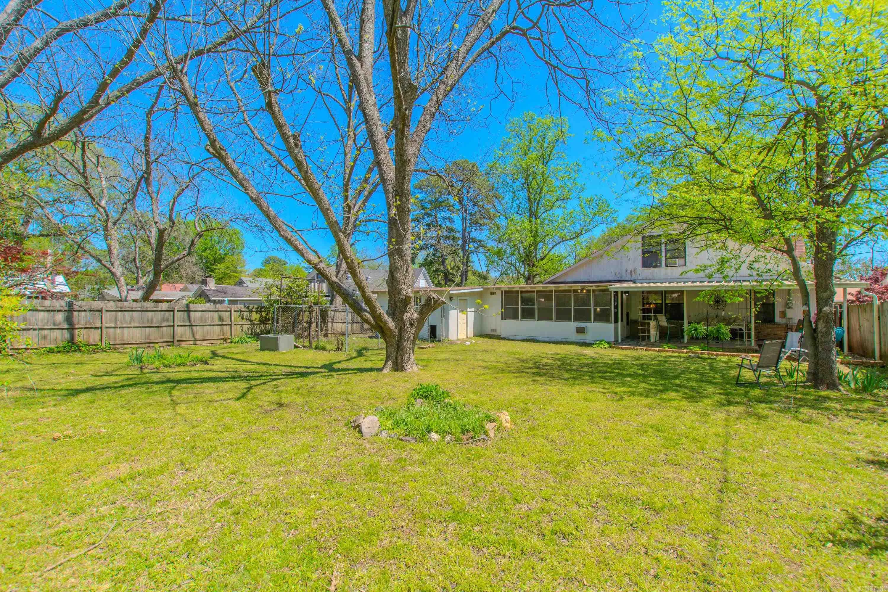 North Little Rock, Arkansas 72116, United States, 2 Bedrooms Bedrooms, ,2 BathroomsBathrooms,Residential,Pending,107891