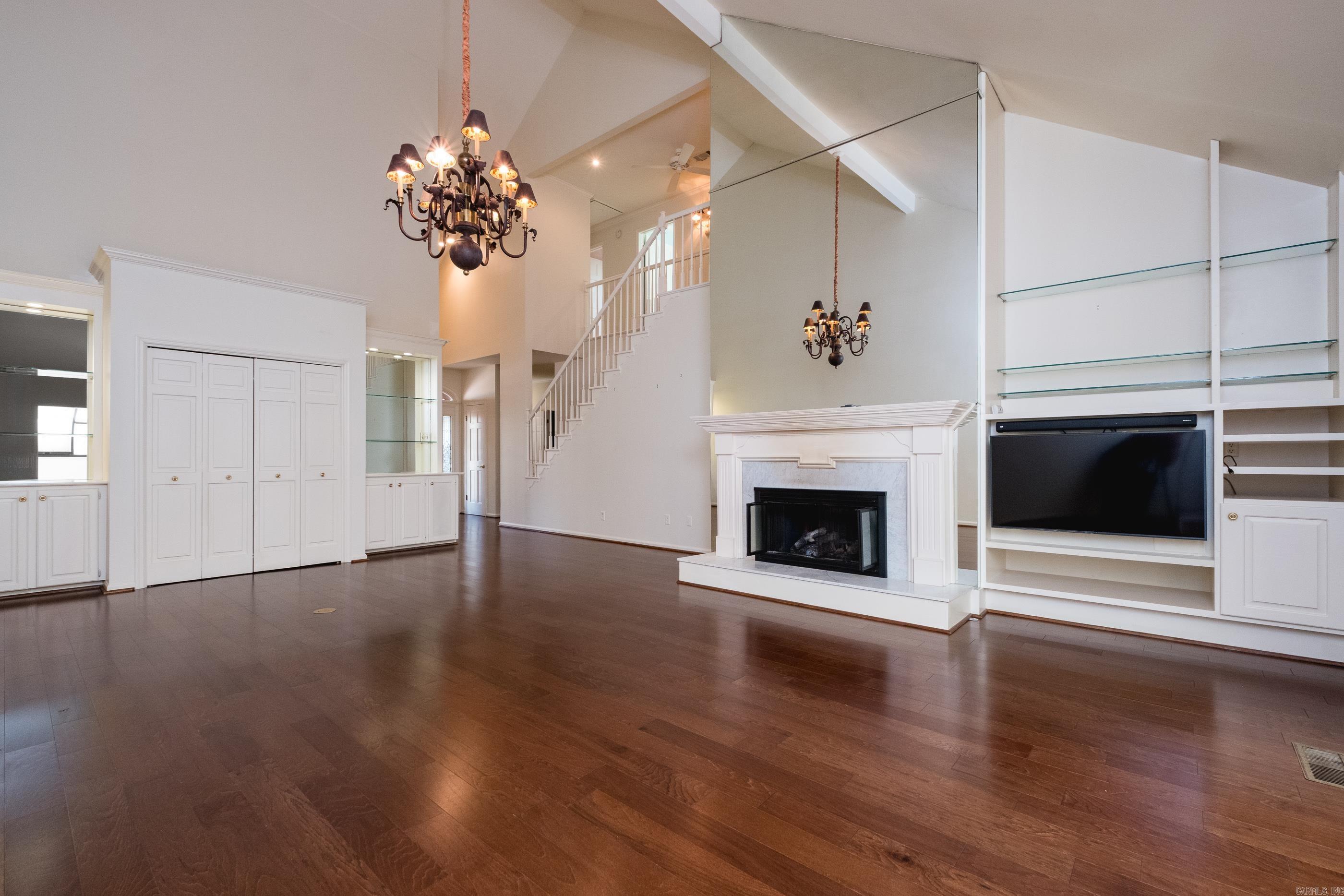 WOODRIDGE TOWNHOMES - Residential