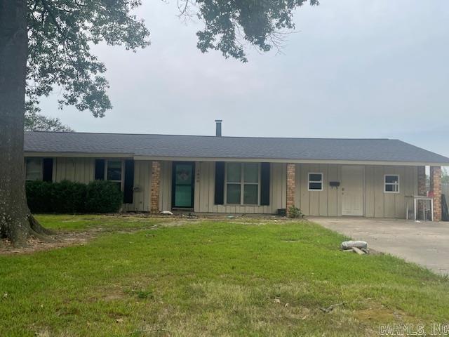 This is a great family home overlooking fields in back for quiet beautiful sunsets. A covered patio in the back and storage building completes the property. Some unique wall features in some of the rooms. The home is not in a flood zone. The garage is closed in for a bonus room and contains no utilities. and can be opened back up for a garage. A great property ready for you !!!