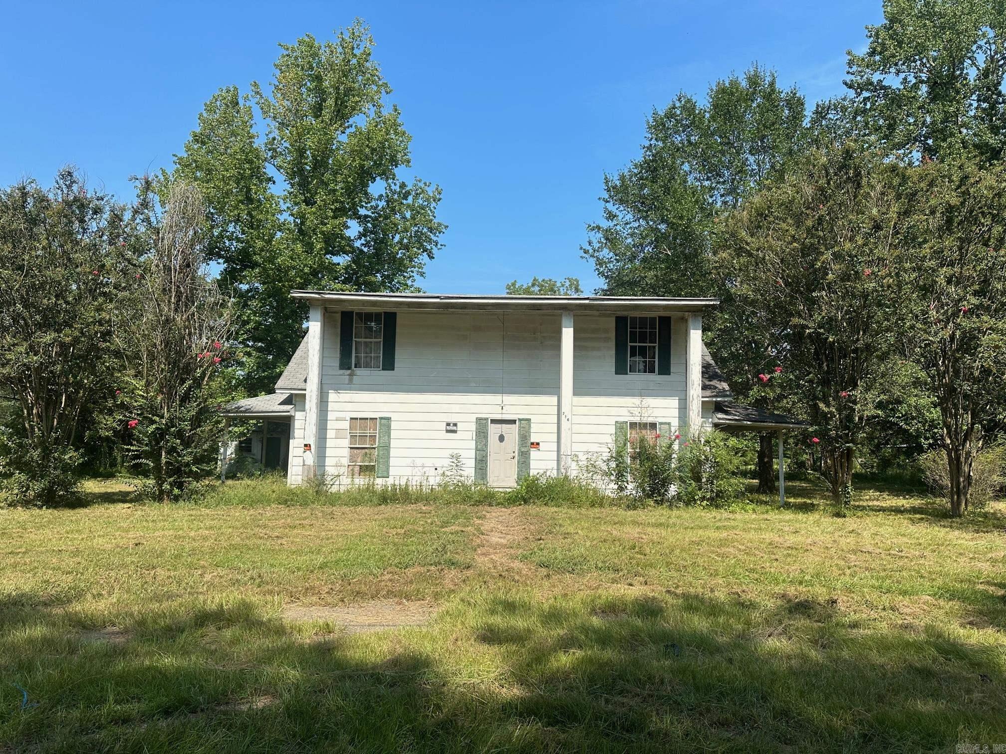 What a beautiful homeplace!! This home was recently bought and has had a lot of clean up done to it. It is now a clean slate for the remodel of a buyer's dreams! Priced to sell so someone can make this an amazing home again!