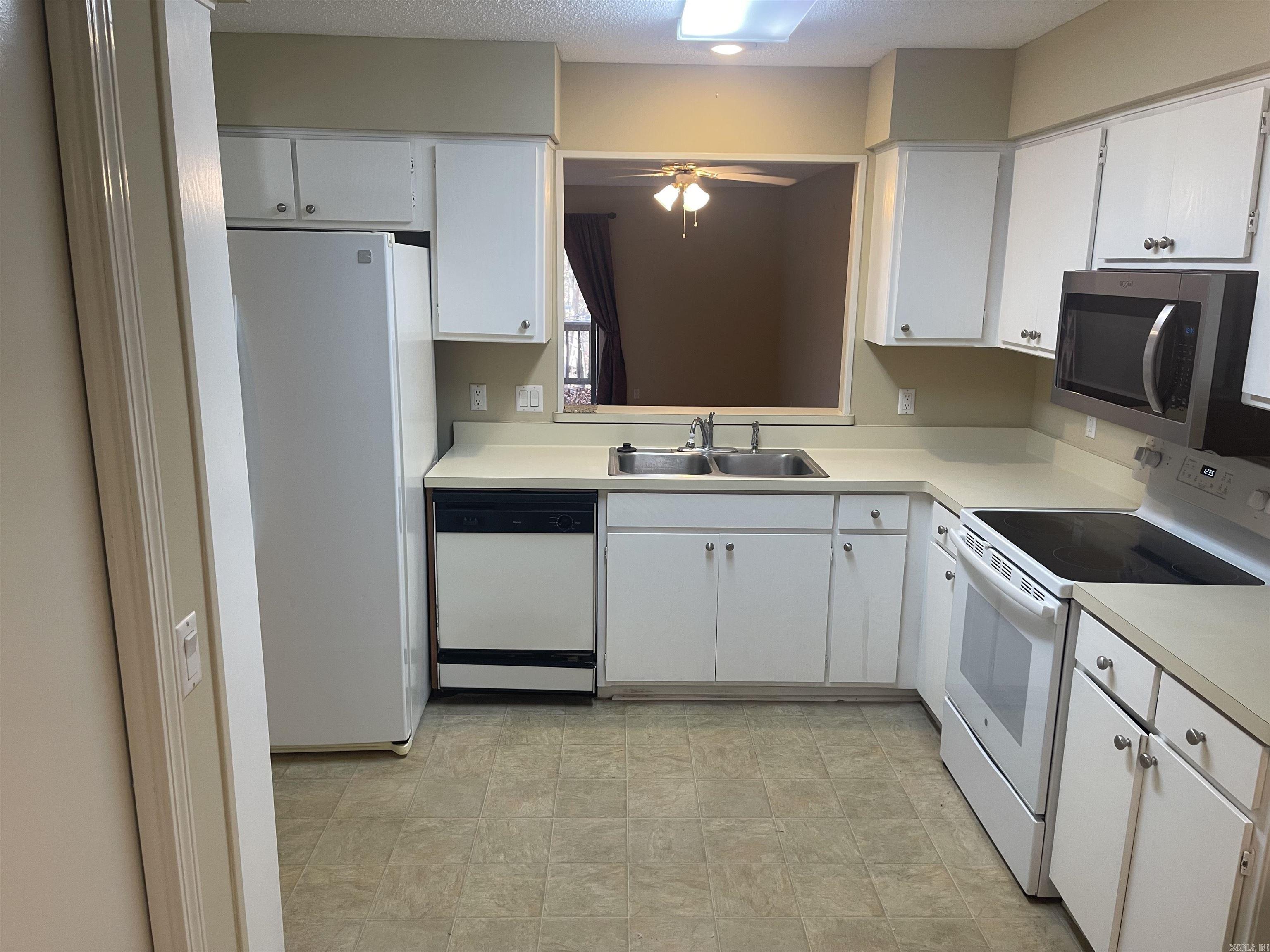 La Caruna Courts - Residential