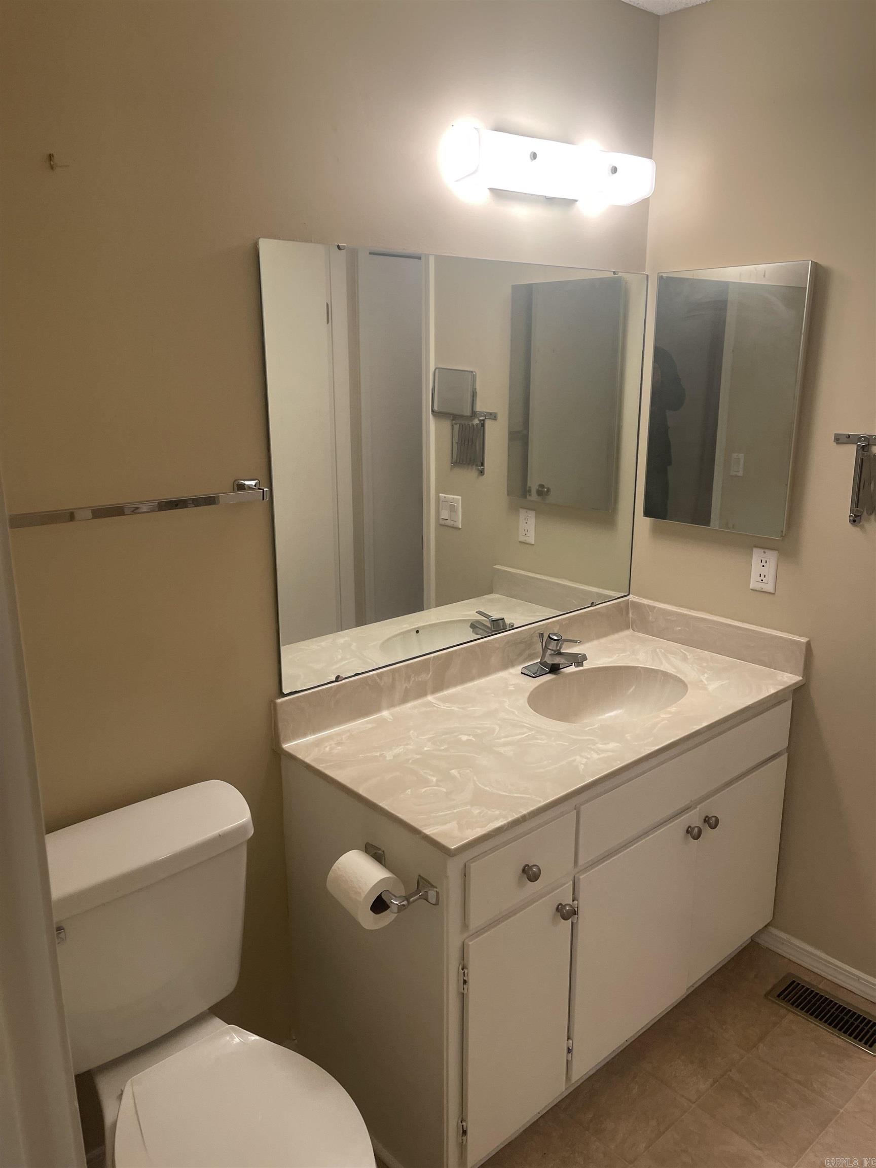 La Caruna Courts - Residential