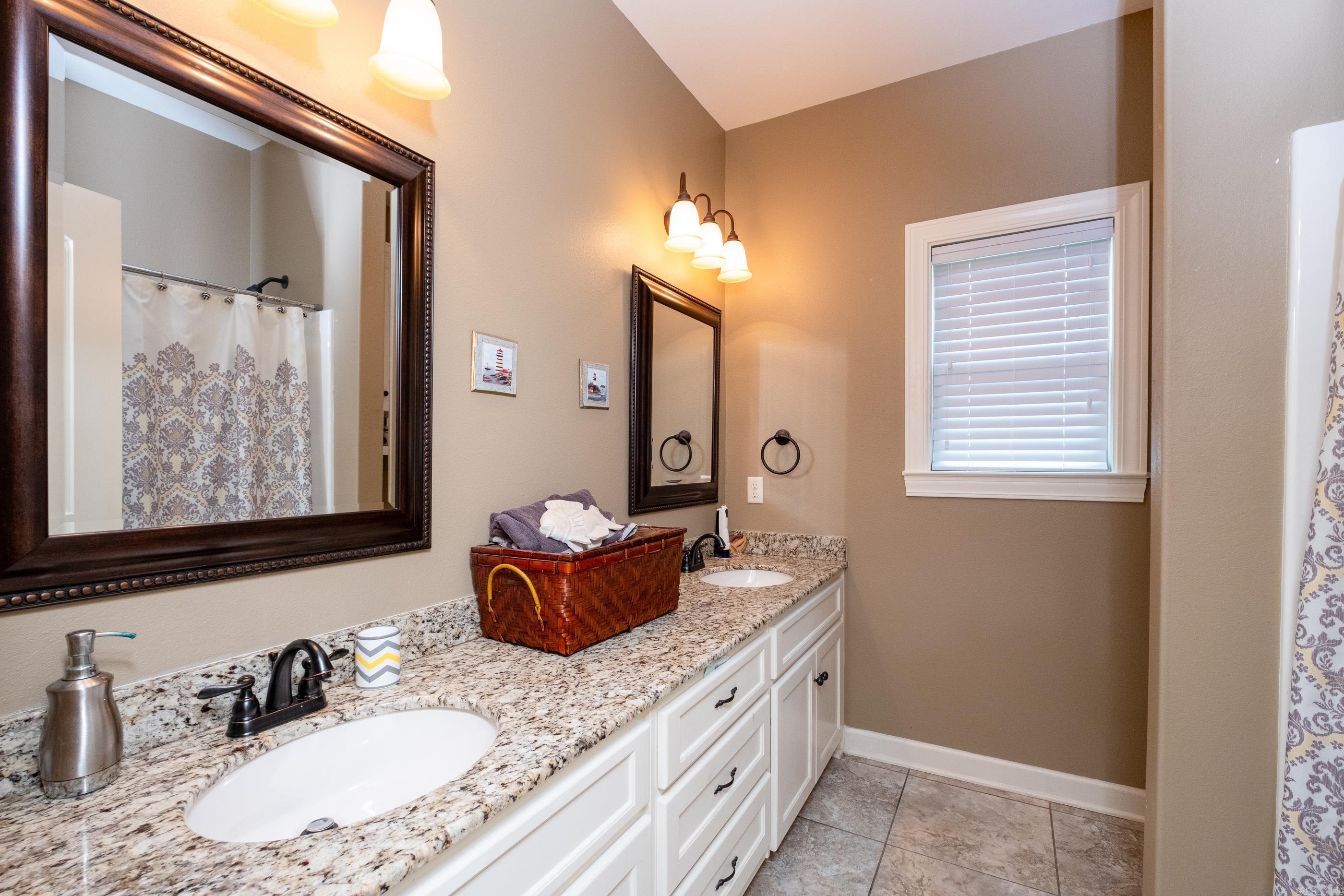 NORTH SHORE @ HURRICANE LAKE EST - Residential