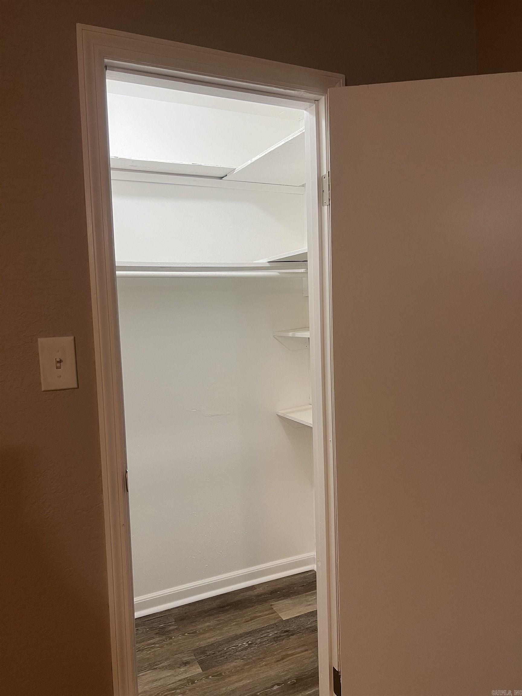 HOLLY HILLS ESTATE - Residential