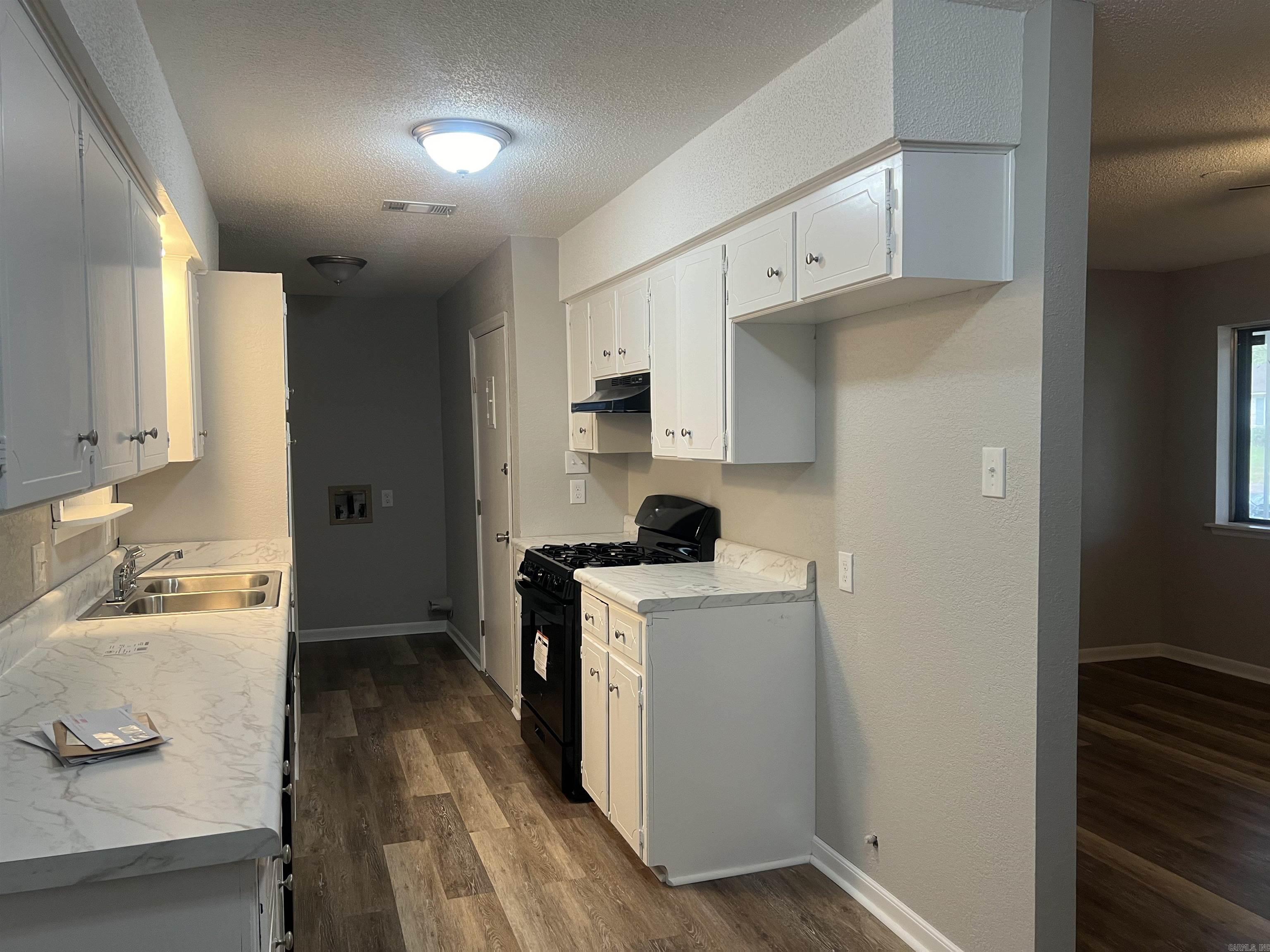 HOLLY HILLS ESTATE - Residential