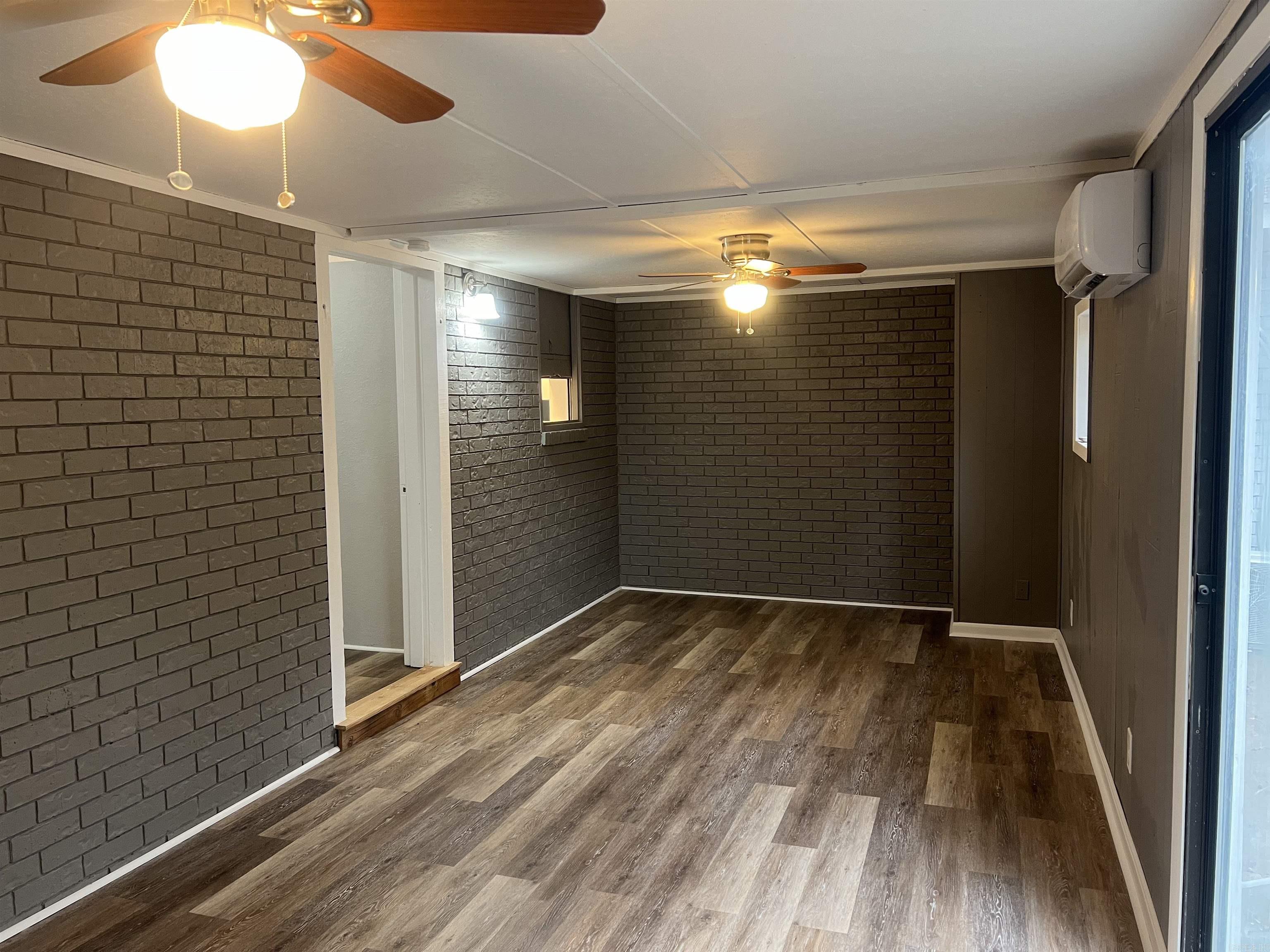 HOLLY HILLS ESTATE - Residential