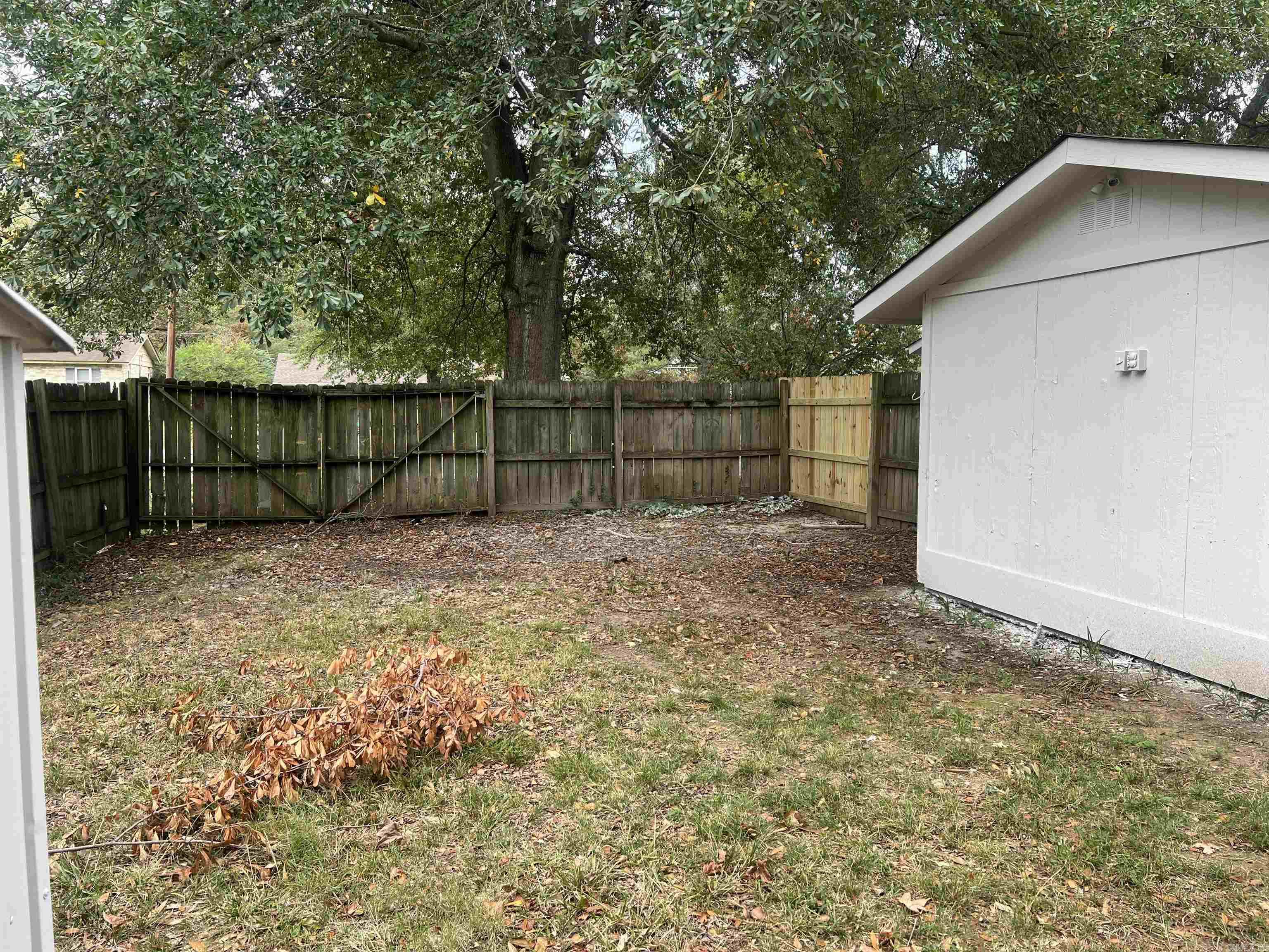 HOLLY HILLS ESTATE - Residential