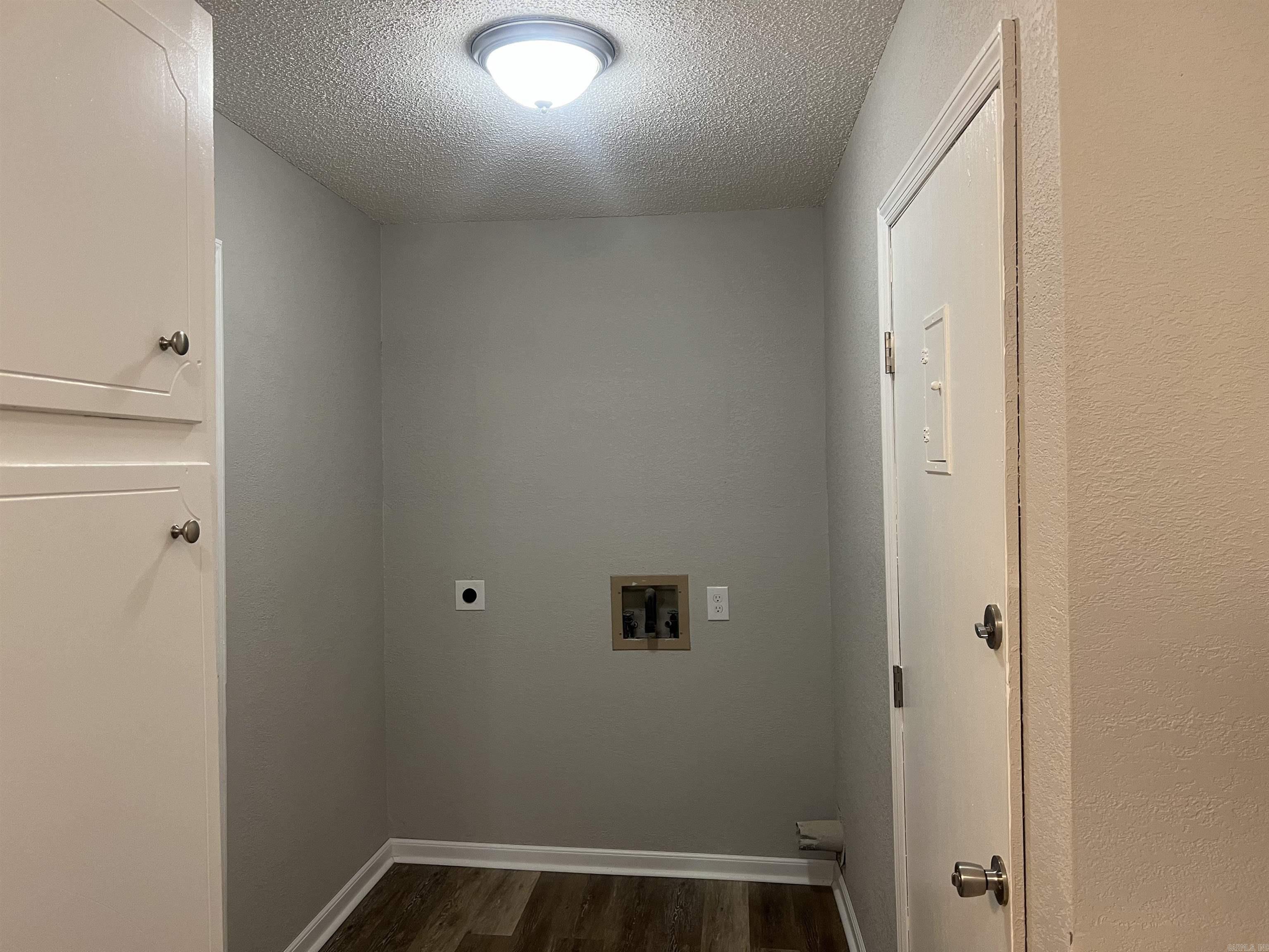 HOLLY HILLS ESTATE - Residential