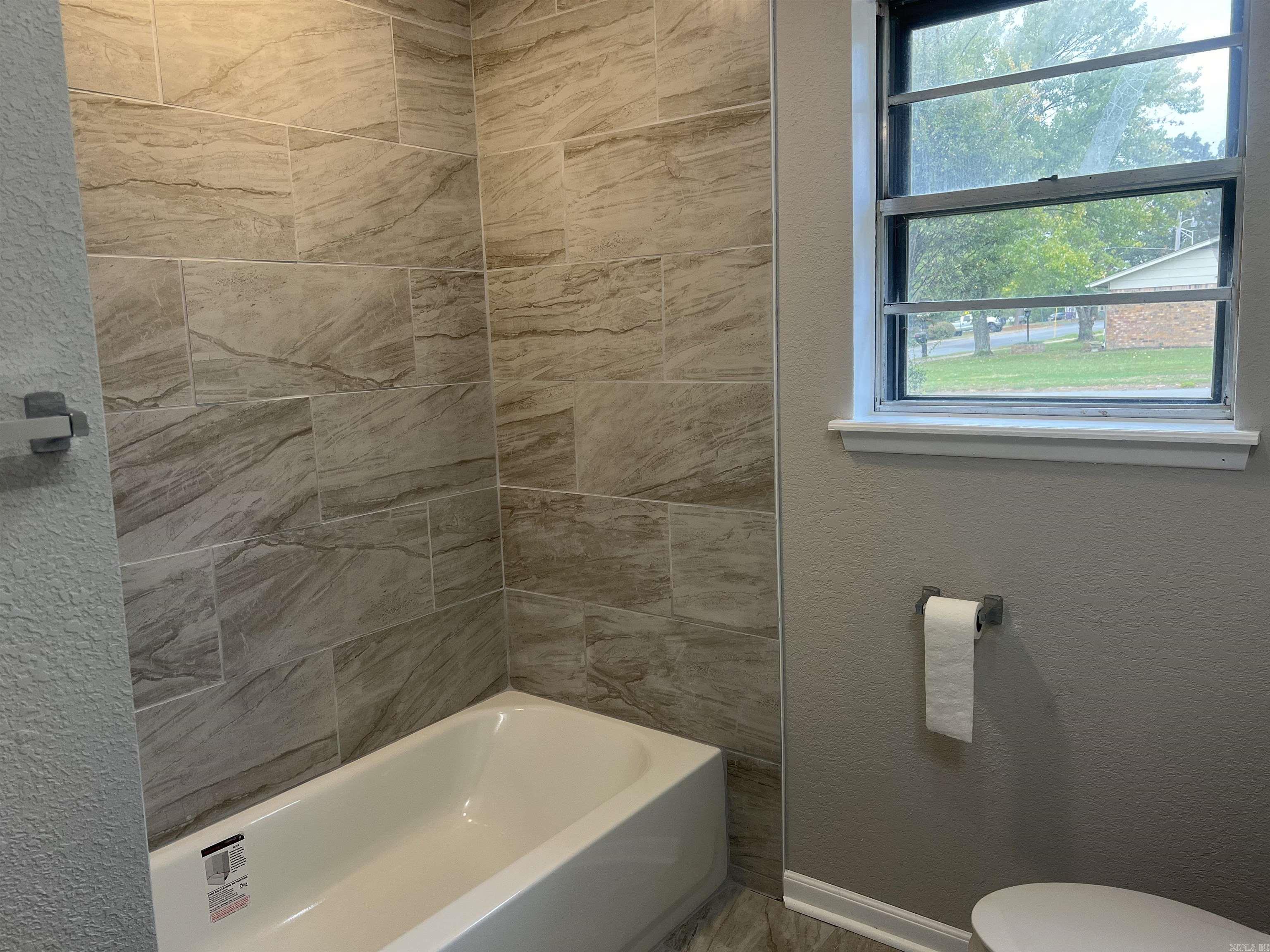 HOLLY HILLS ESTATE - Residential