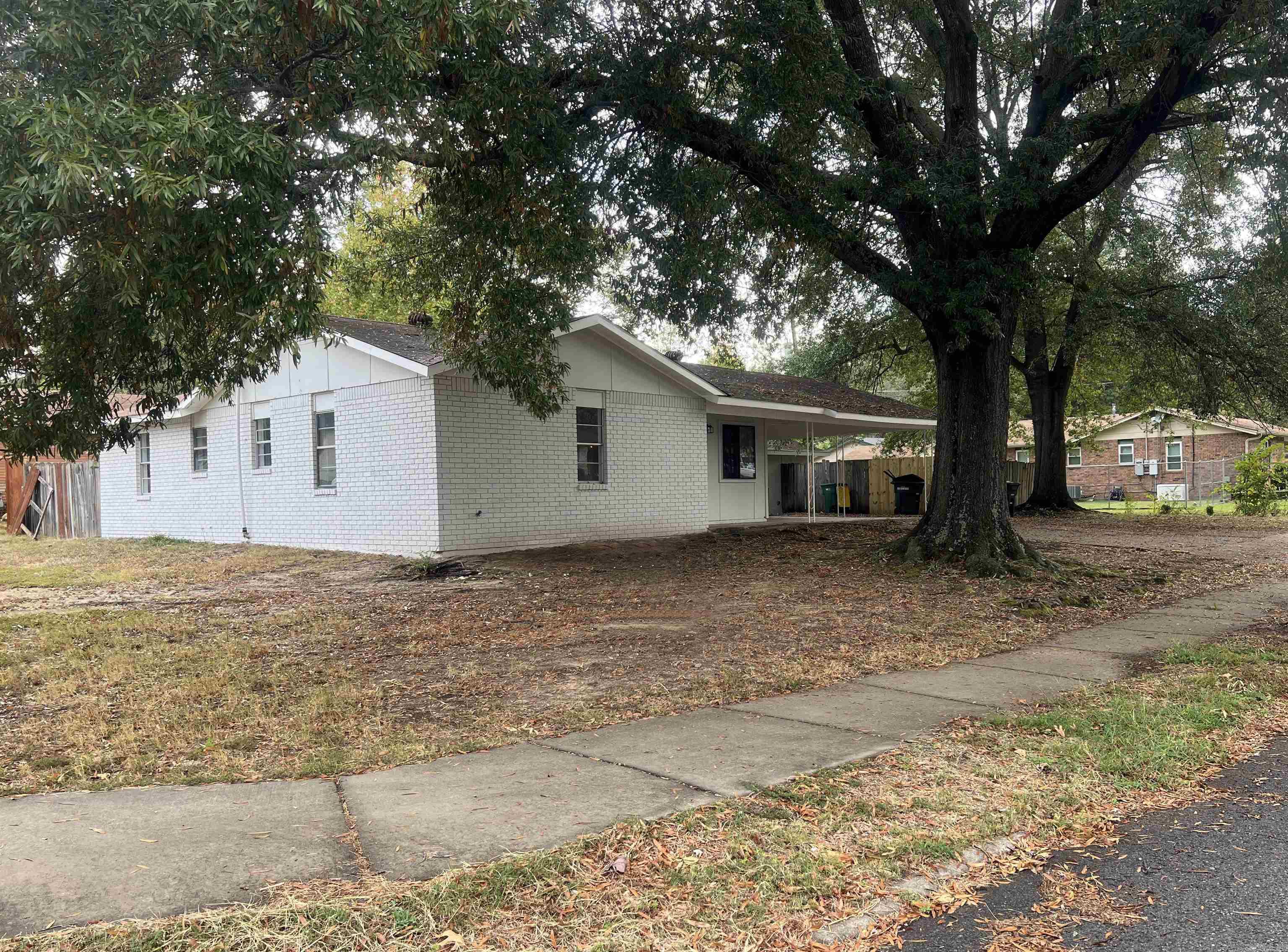 HOLLY HILLS ESTATE - Residential