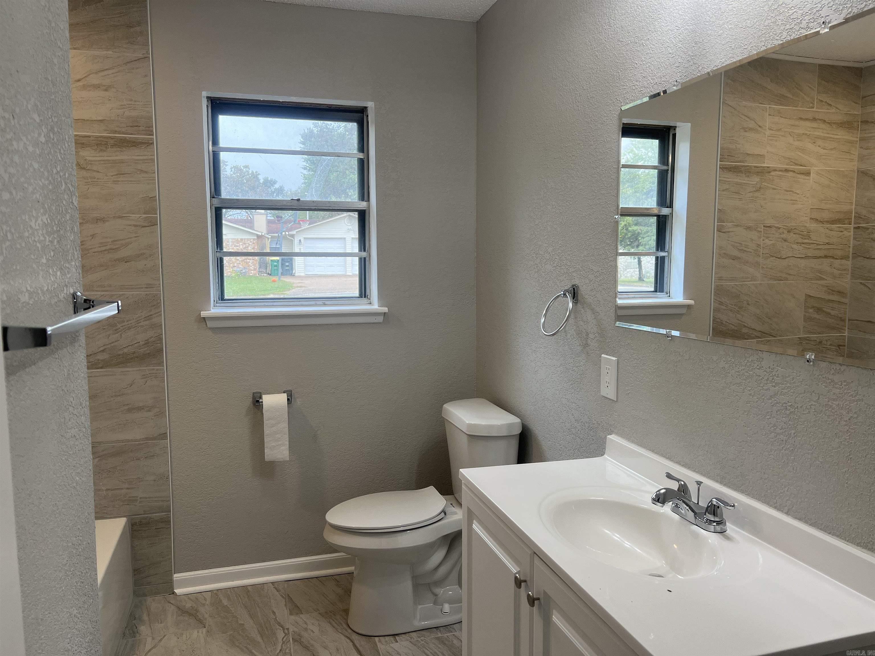 HOLLY HILLS ESTATE - Residential