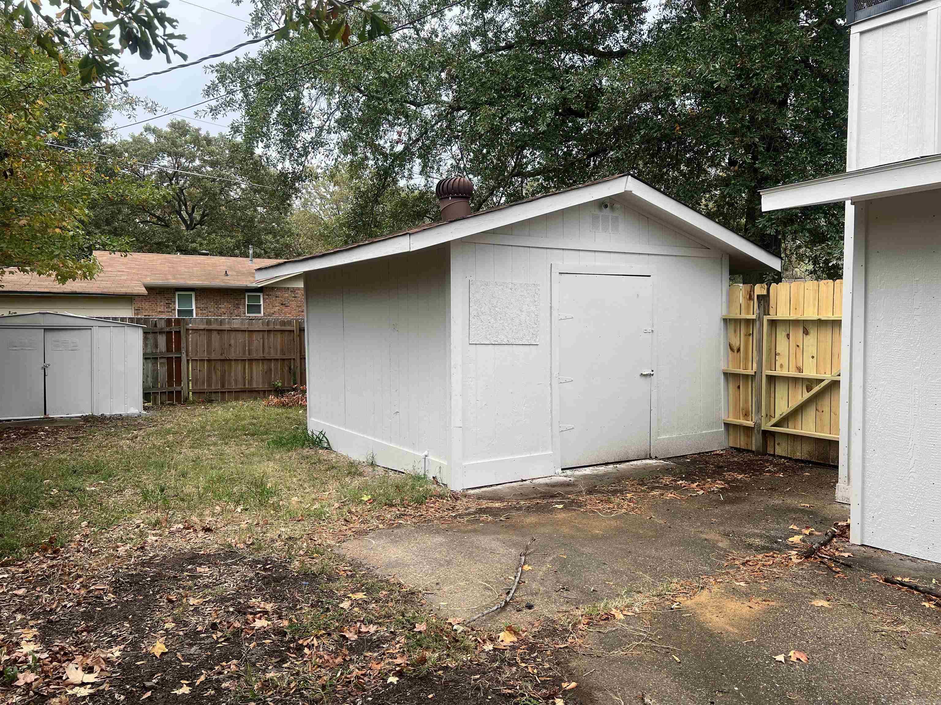 HOLLY HILLS ESTATE - Residential