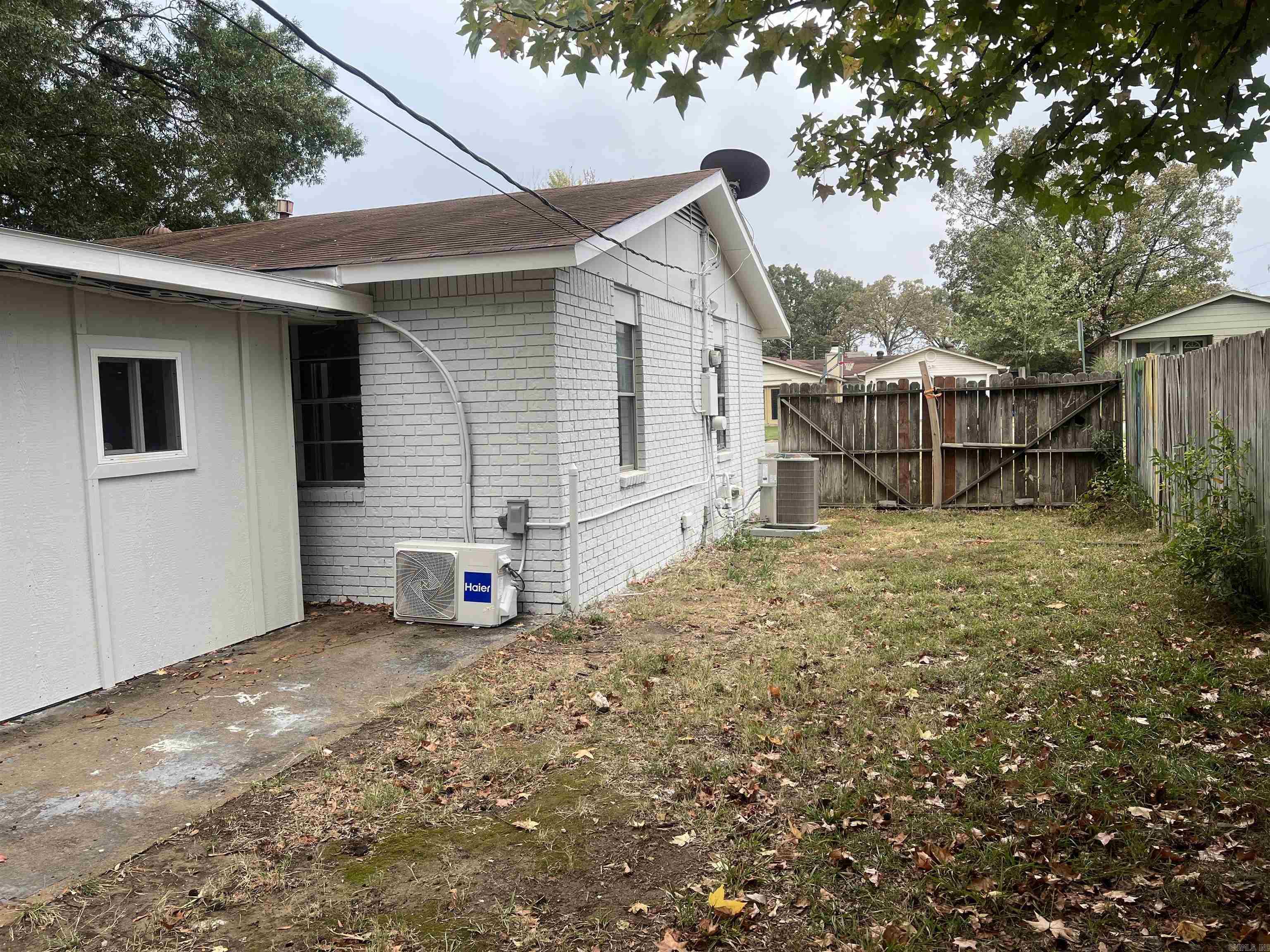 HOLLY HILLS ESTATE - Residential