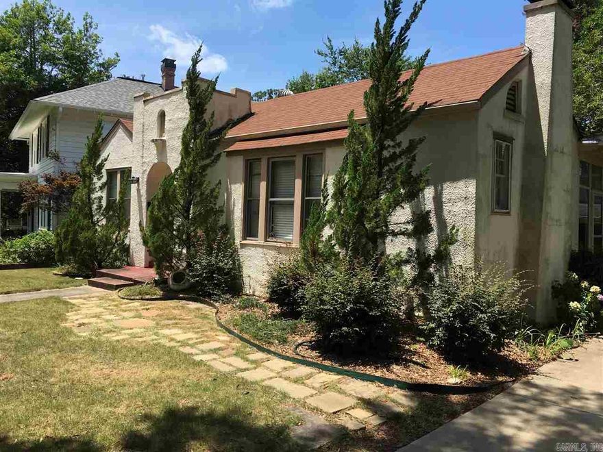 Beautiful Mediterranean style home near the Kavanaugh Blvd., Markham Street intersection. Features include Hardwood floors, central heating and air, and a large 22 x 14 foot living room. Yard service included.