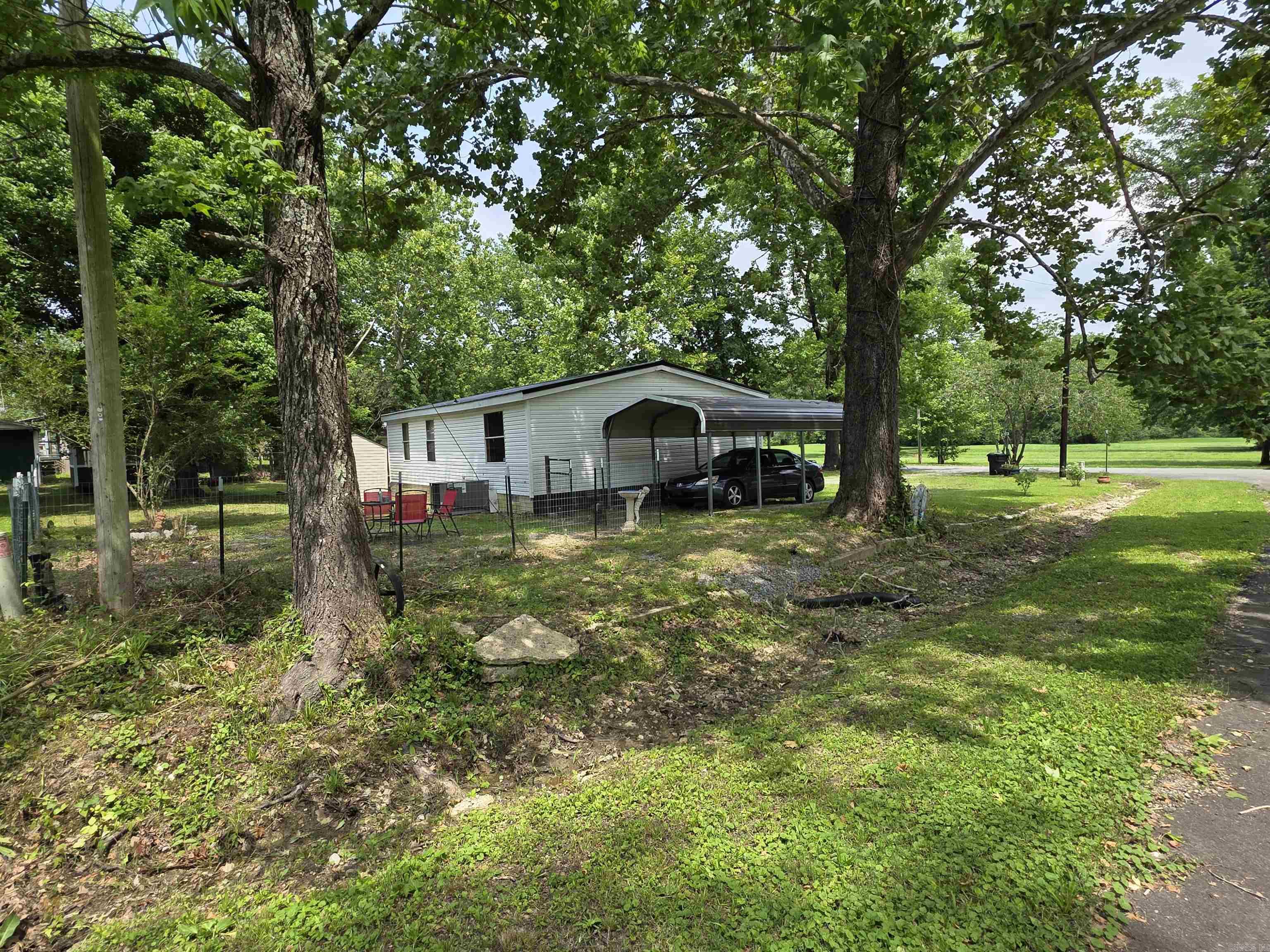 LONSDALE, TOWN OF - Residential