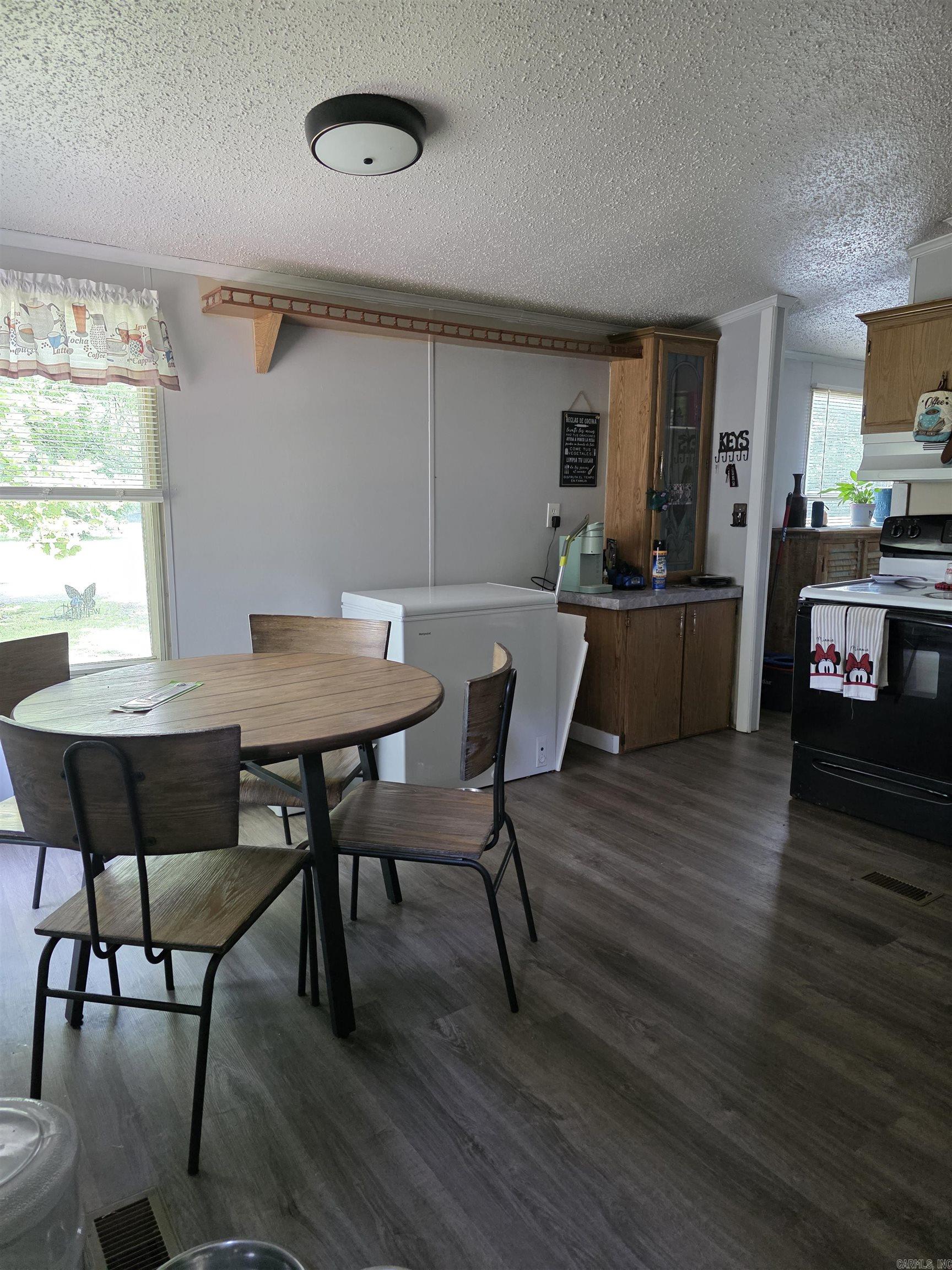 LONSDALE, TOWN OF - Residential