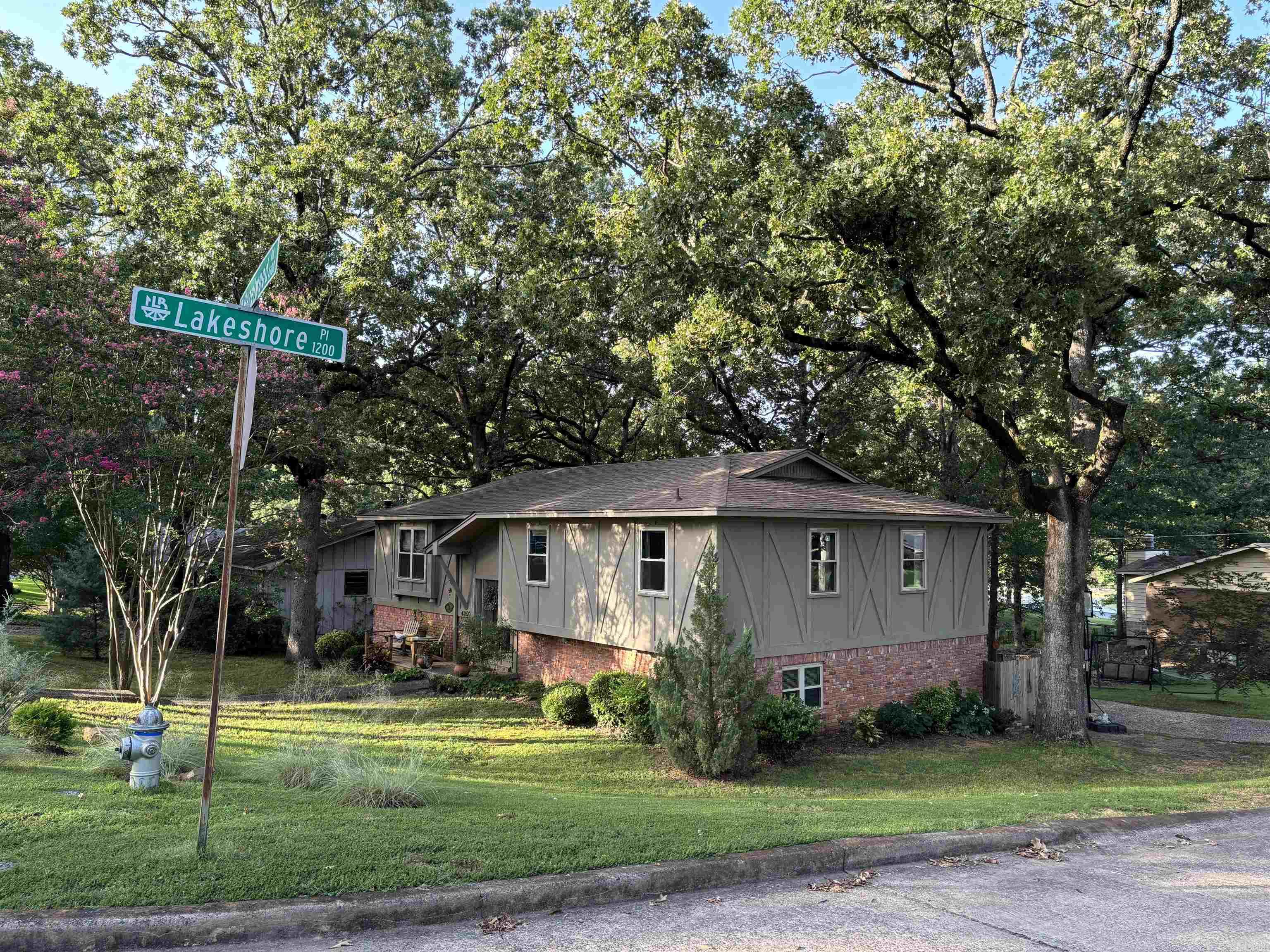 This gorgeous home in the heart of Lakewood is in pristine condition and is loaded with quality craftsmanship and nostalgic design. The property being less than a block away is very close to Lake #3 and boasts stunning views of the water. The house has had many recent updates including: windows, roof, HVAC, master bath, kitchen countertops, flooring, deck, and hot water heater.