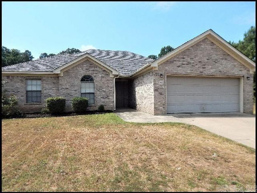 *BAUXITE/SALINE COUNTY* GREAT HOME IN WISTERIA VINEYARD!! This All Electric 3 Bedroom And 2 Bath Home Features 1550 Sqft! Split Bedroom Floor Plan With Island In Kitchen Equipped With Electric Range And Dishwasher! Master Bath Features Double Vanity, Separate Tub And Shower, And Double Walk-In Closets! Master Bedroom And Living Room Have Tray Ceilings! Fenced Backyard! 2 Car Garage For Parking!! PET FRIENDLY!! AVAILABLE MID DECEMBER 2025!!!