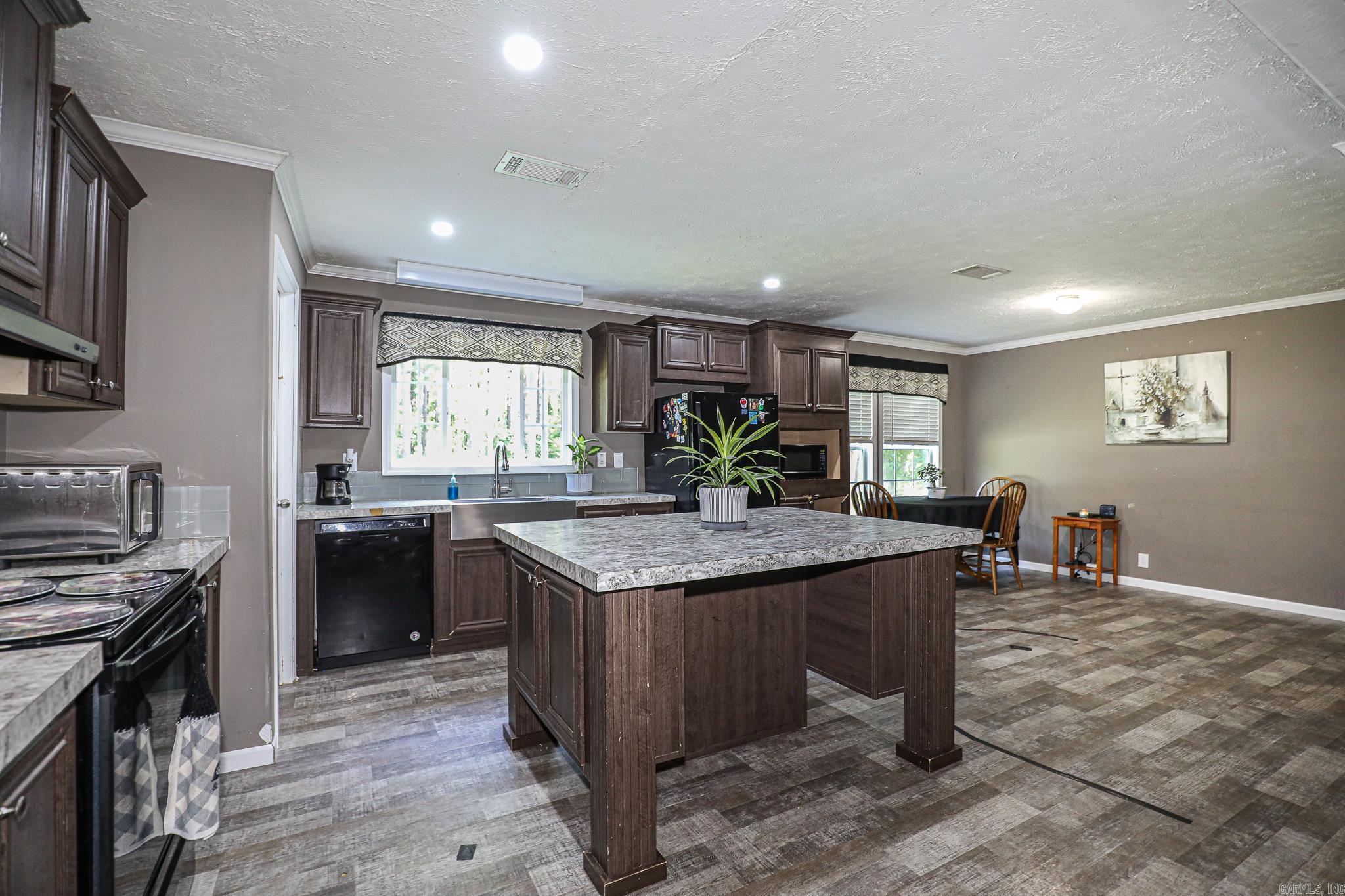 BRUSHY CREEK ESTATES - Residential