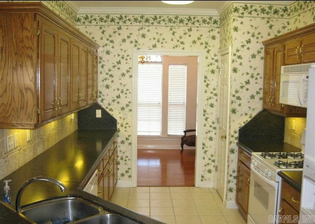 COUNTRY CLUB OF ARK THE - Residential