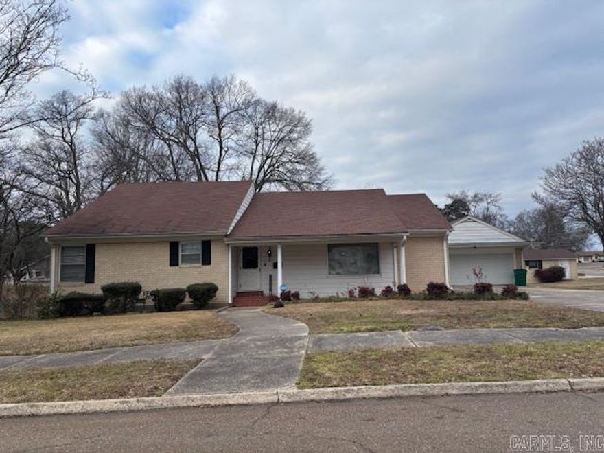 3 bedrooms, 2 Bath. 1 level. 2,584 Sq.Ft. Ranch style. Brick Exterior. Storm windows. 2 car carport. Brick Patio.