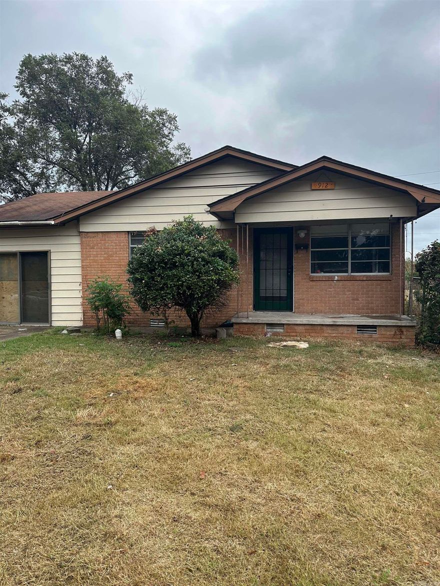 5 bed 2 bathroom newly renovated home. Ready to move in. This home is move in ready and wont last long.