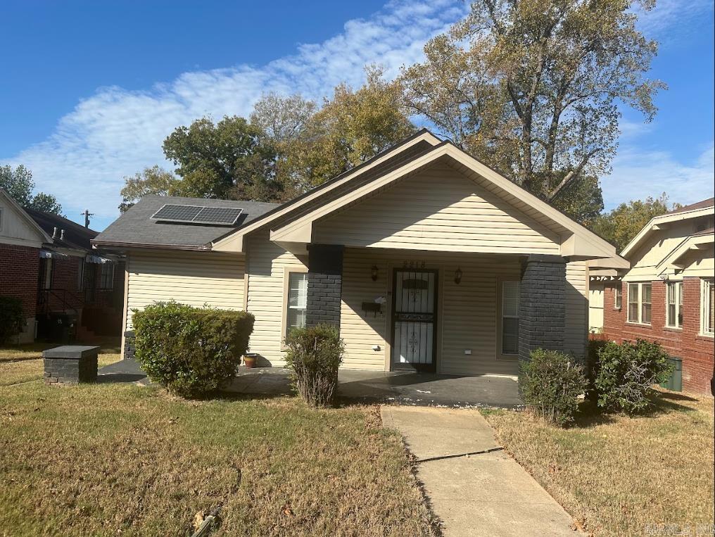 Don't miss this cozy home minutes from Downtown. With so much historic charm throughout including trim, Baseboards, and Fireplace mantel.  Wood and Tile throughout. Enter into the open living area and continue through dining/ kitchen into the den or second living space.  Perfect for a first-time home buyer or investor.