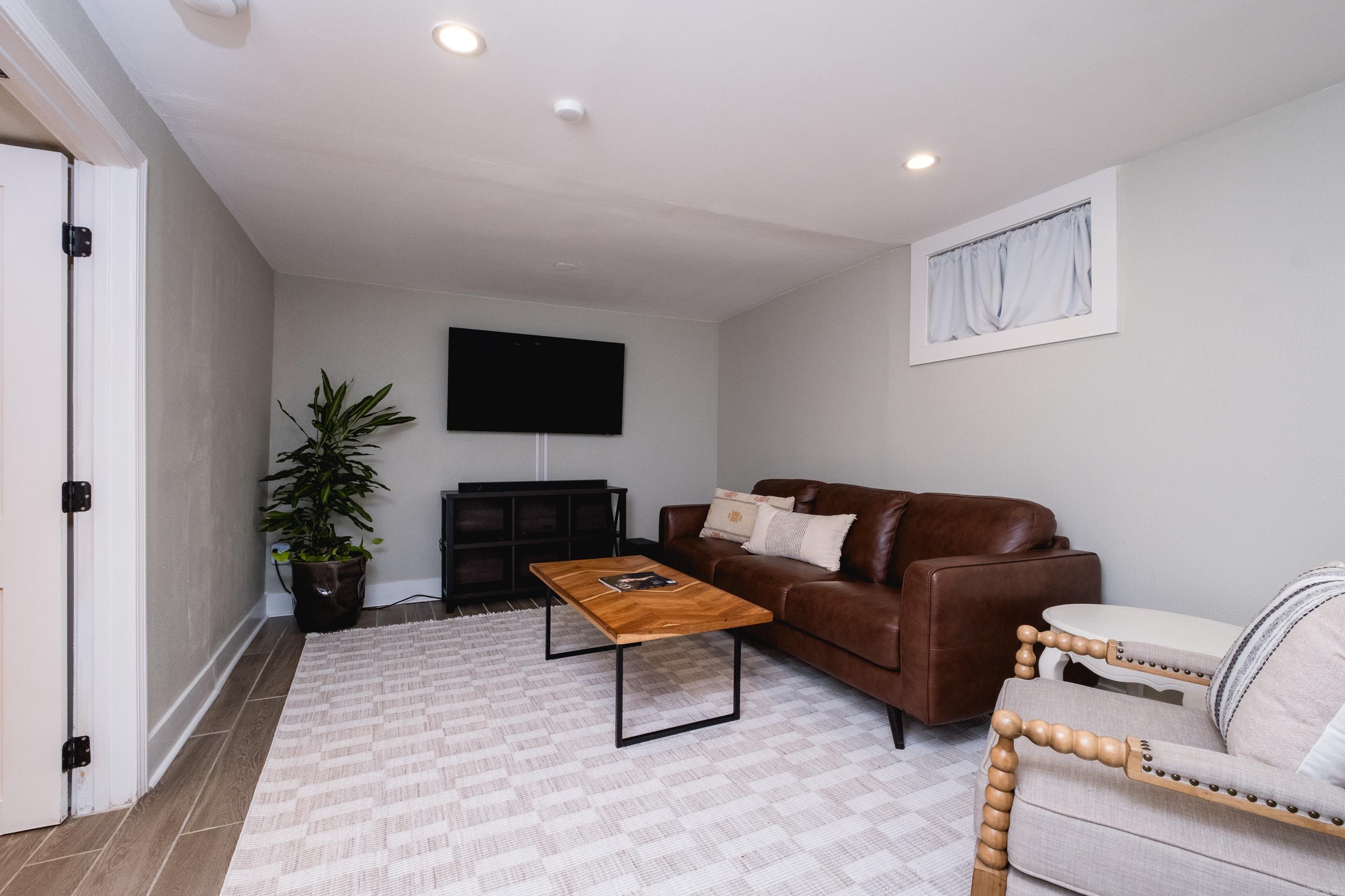 ELMHURST - Residential