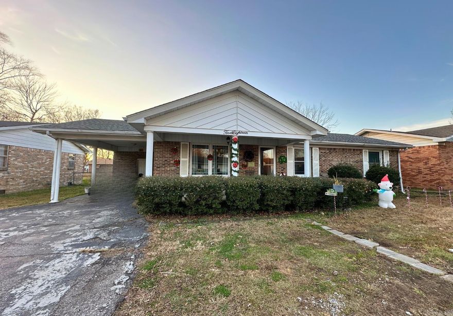 BELOW RECENT APPRAISAL ..... 4 Bedroom/ 1.5 Bath 1500+ Sq Feet Roof less than 2 years old (Summer 2022) New Windows- 2018 ***AGENTS SEE REMARKS***