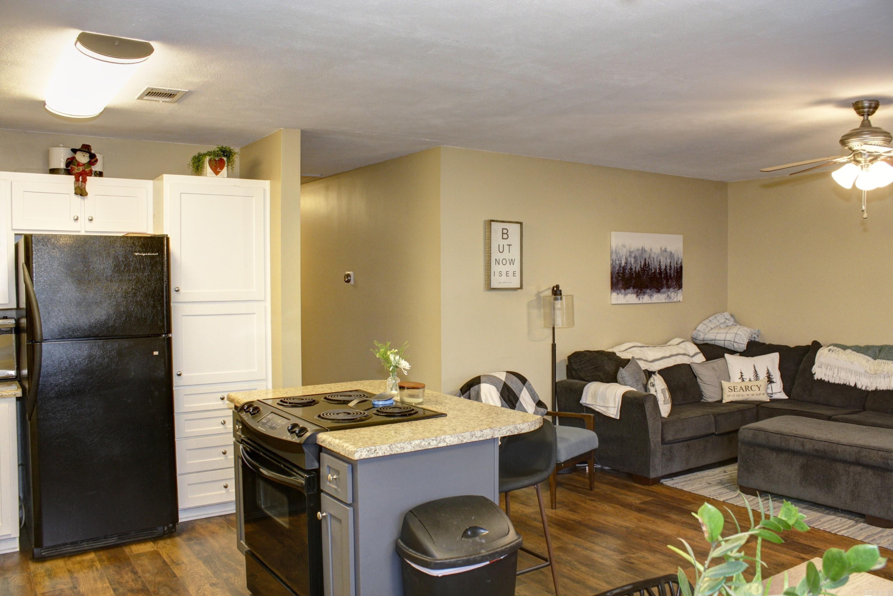 RIVER OAKS COMMONS - Residential