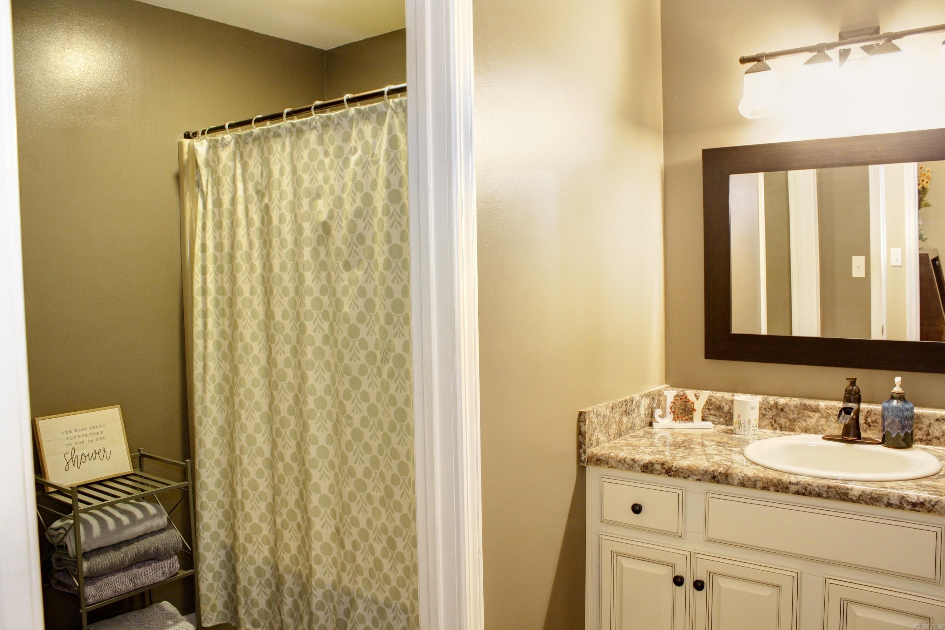 RIVER OAKS COMMONS - Residential