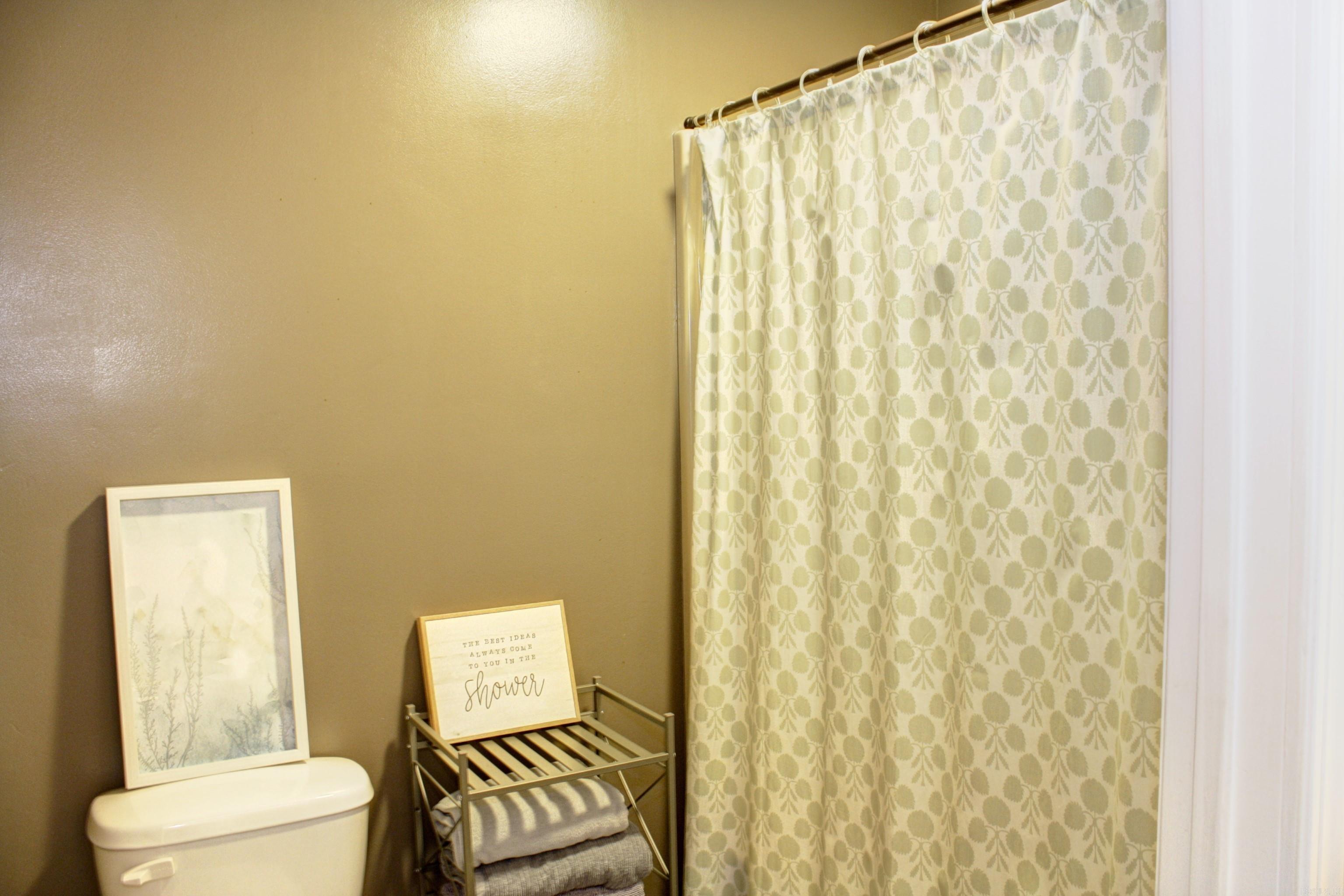 RIVER OAKS COMMONS - Residential