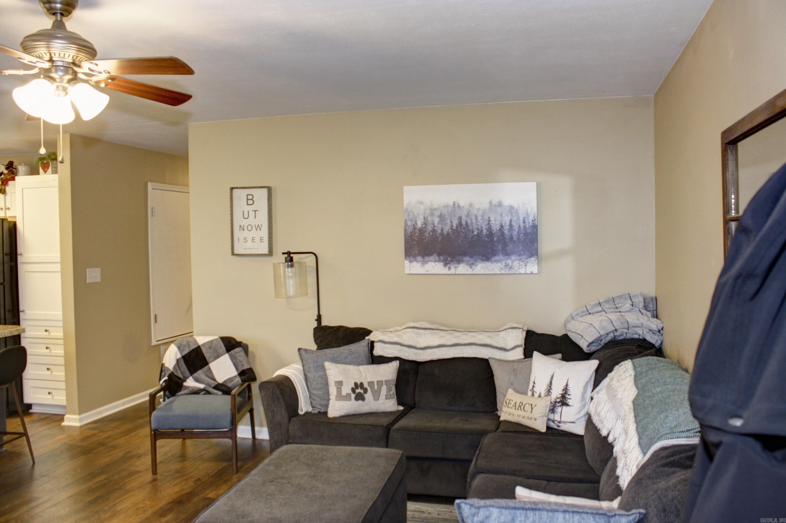 RIVER OAKS COMMONS - Residential