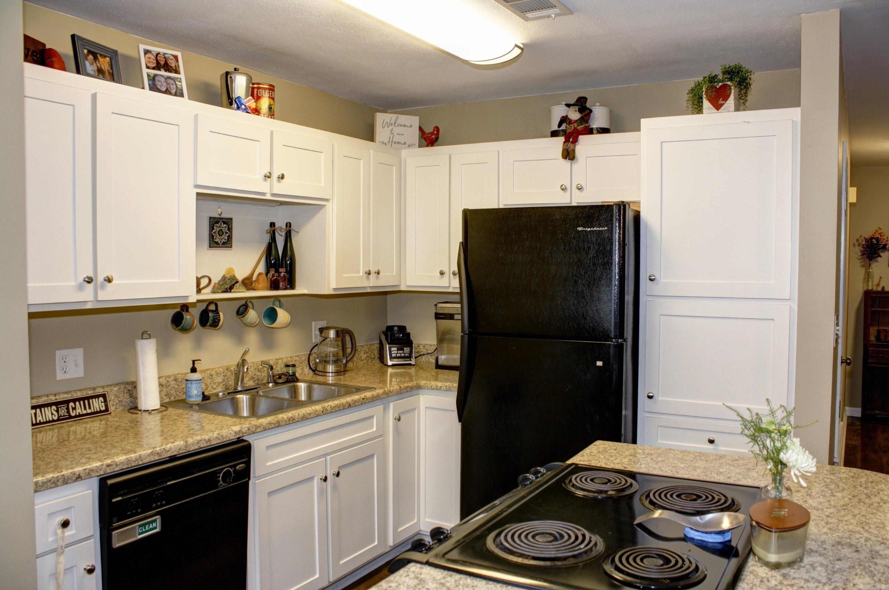 RIVER OAKS COMMONS - Residential