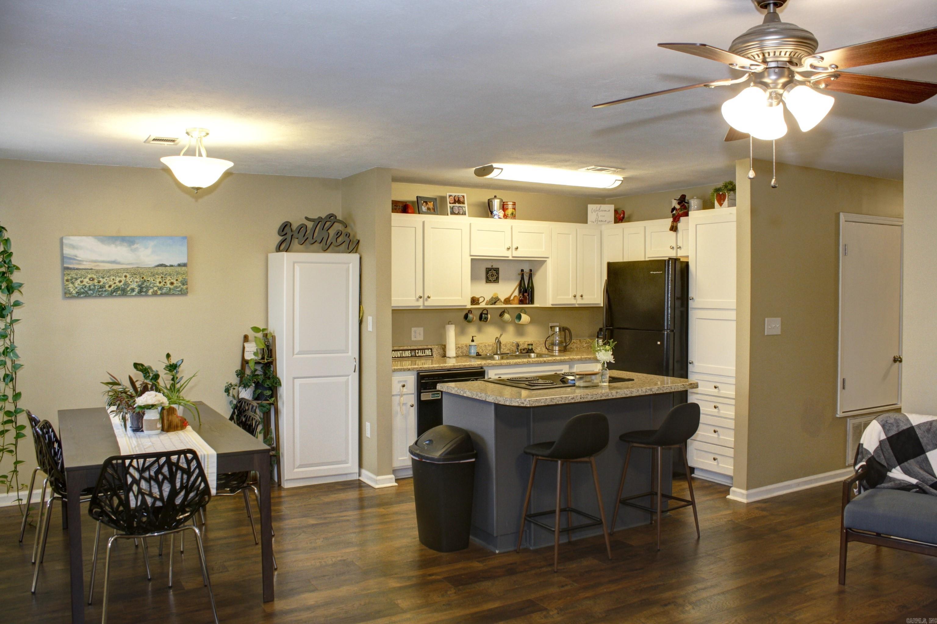 RIVER OAKS COMMONS - Residential