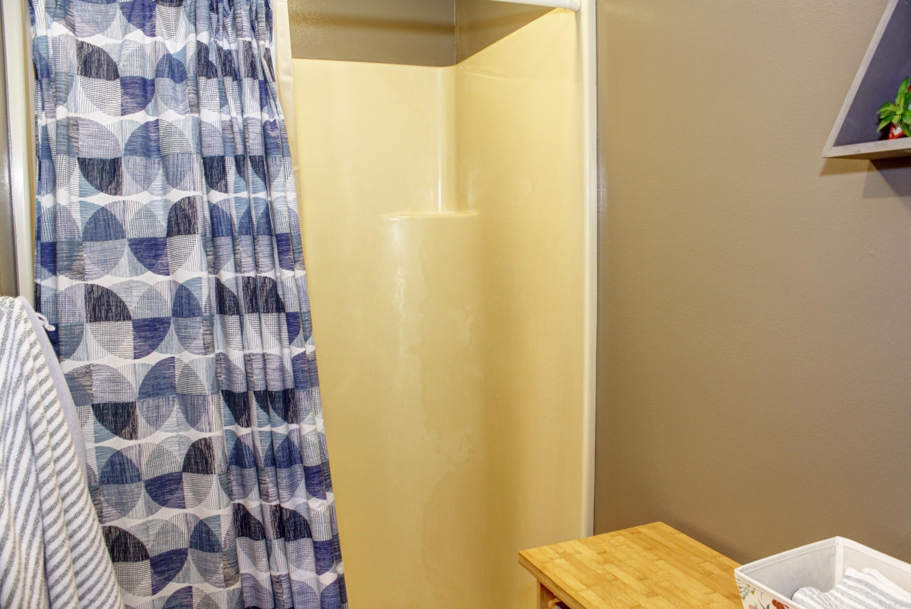 RIVER OAKS COMMONS - Residential