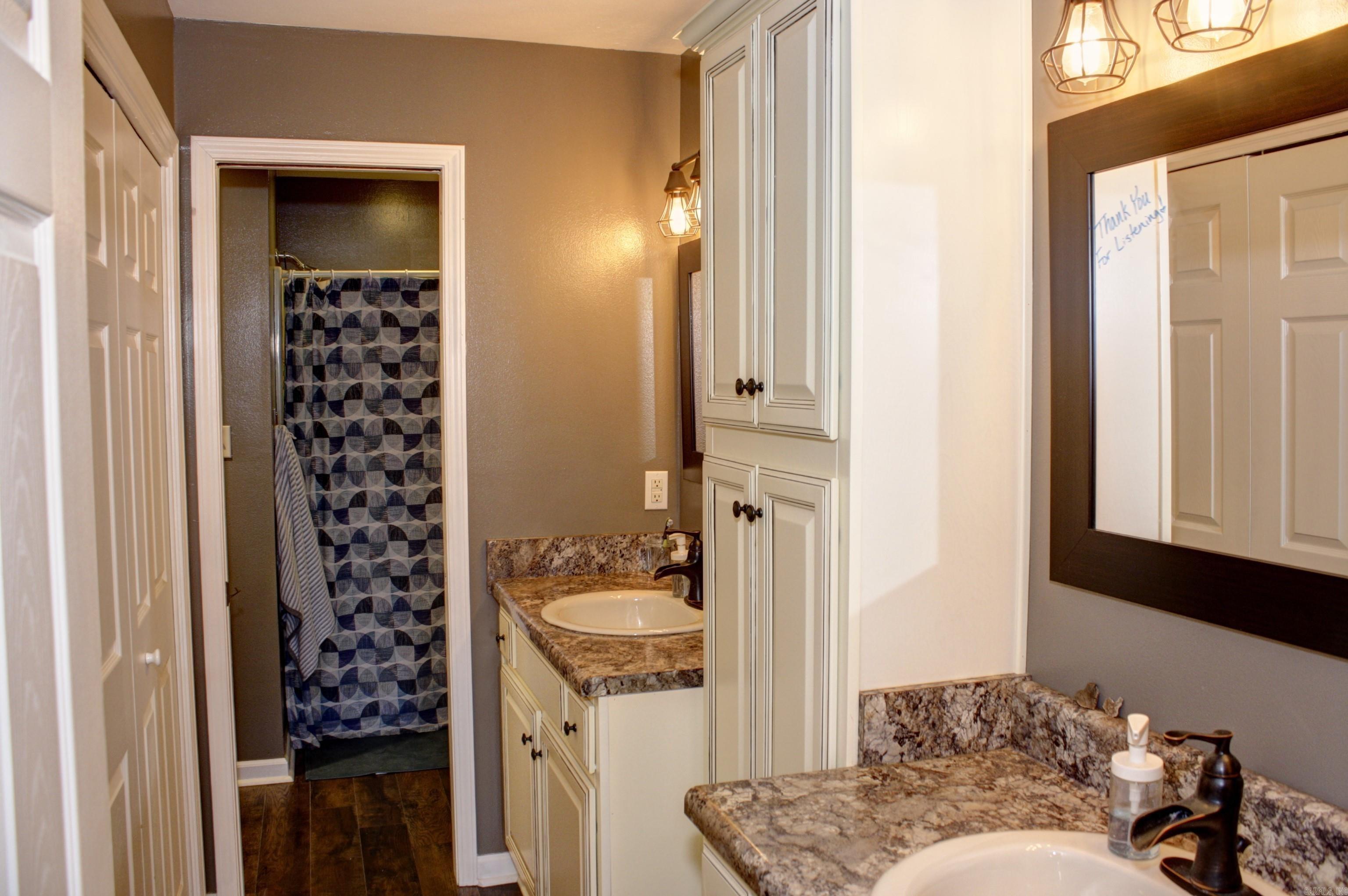 RIVER OAKS COMMONS - Residential