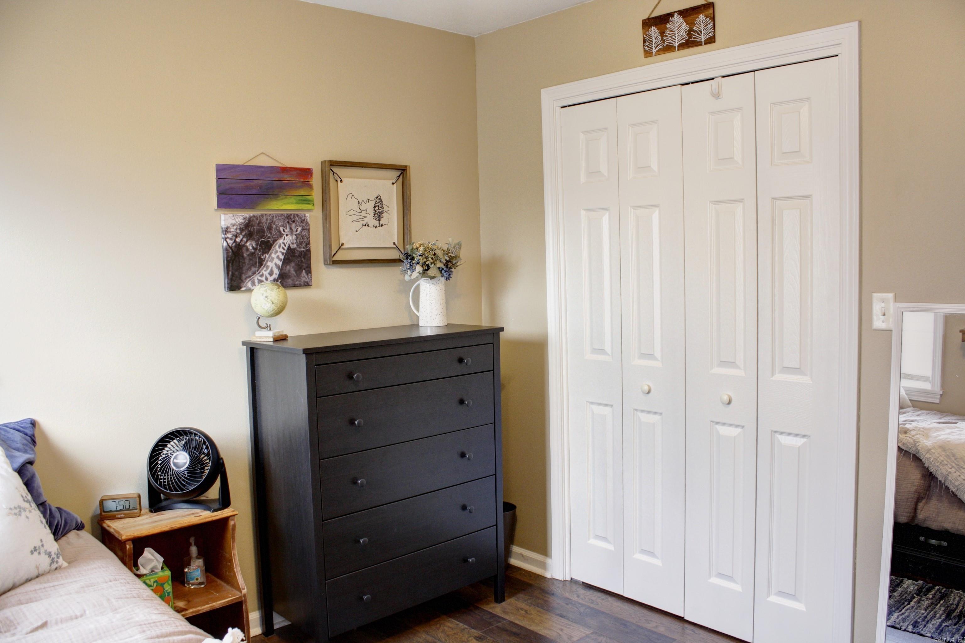 RIVER OAKS COMMONS - Residential